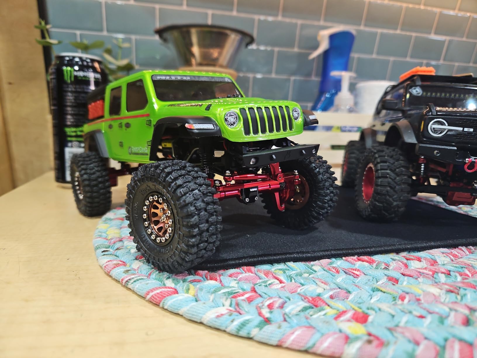 Axial SCX24 Jeep Gladiator RC Truck 4WD Rock Crawler Green AXI00005V2T3 customer photo 1