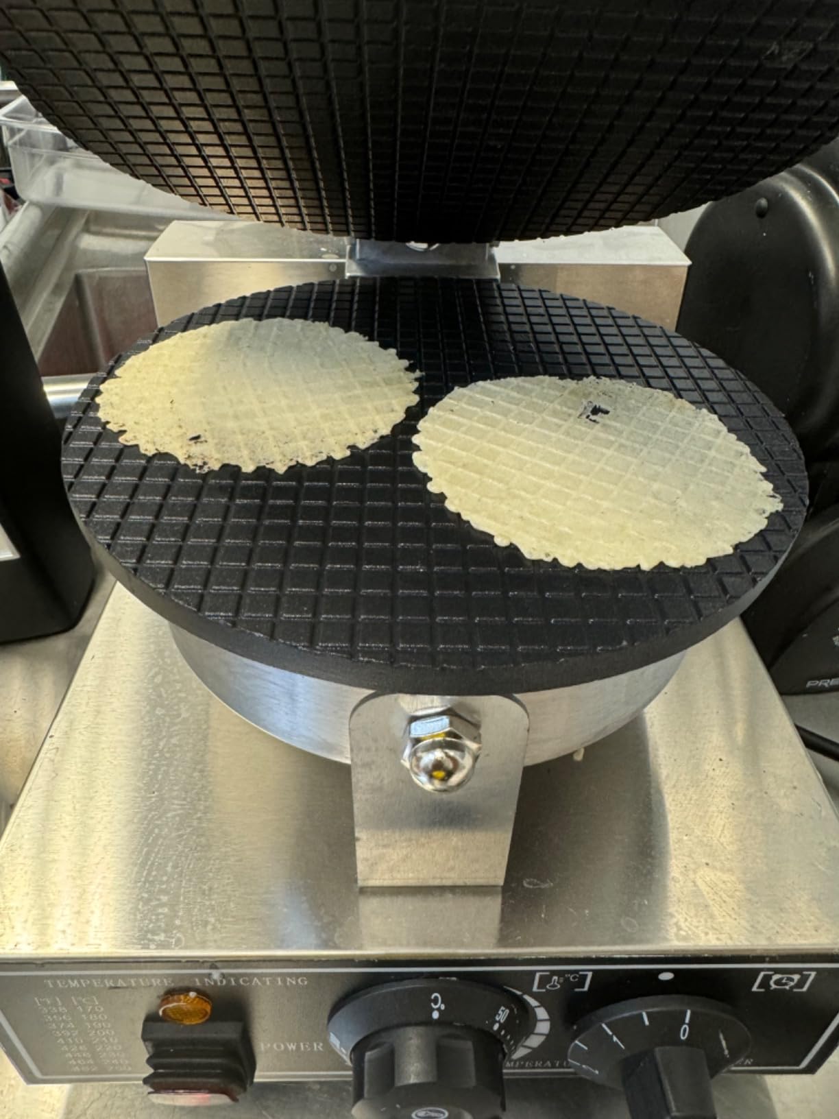 1300W 110V Commercial Waffle Cone Maker,Egg Roll Maker,Ice Cream Cone Maker customer photo 1