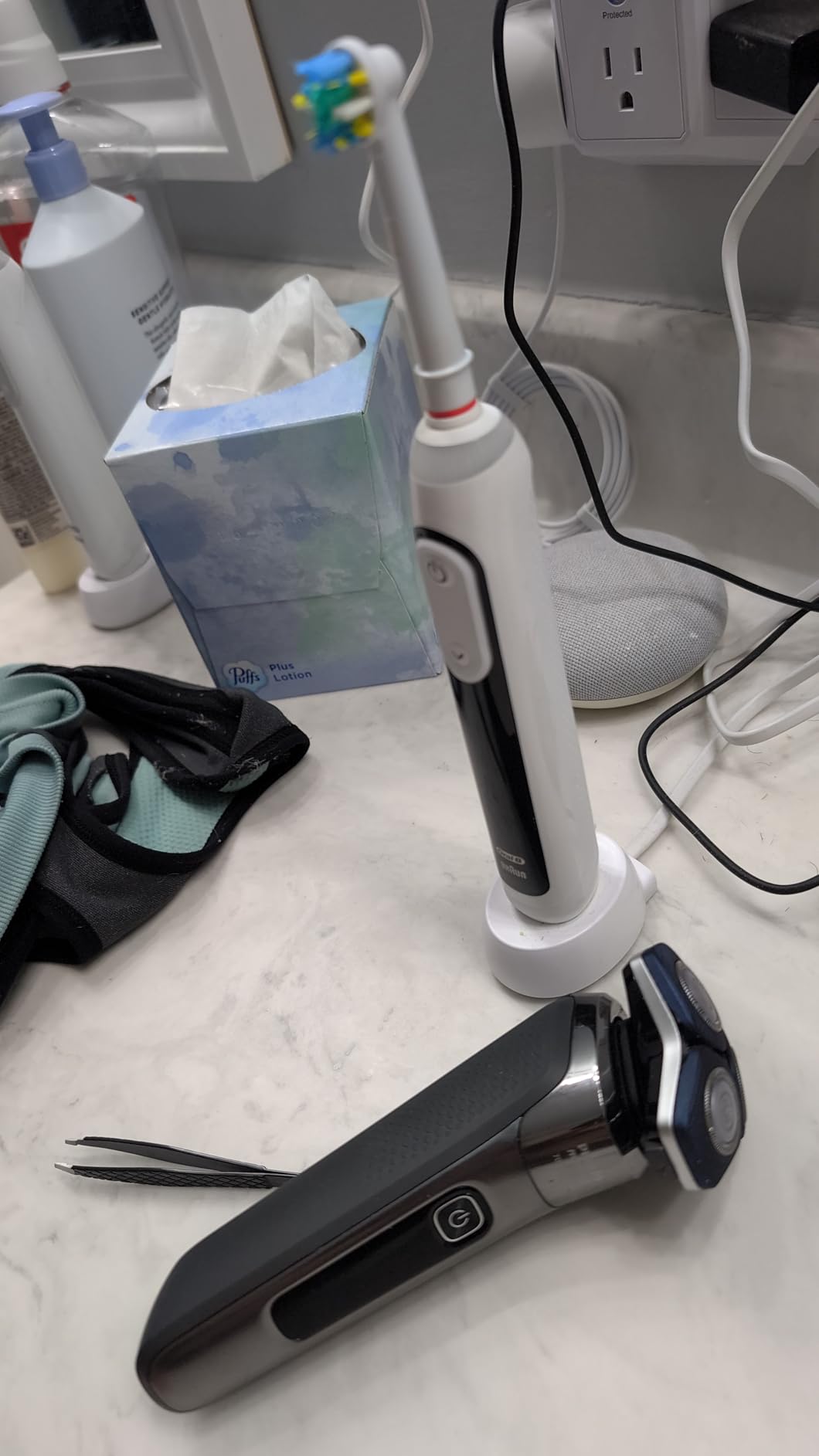 Philips Norelco 7300 Electric Shaver, Black | 45 SteelPrecision Blades, SenseIQ Technology, Nano SkinGlide coating, 360 Flexible Heads, Nose Trimmer, S7887/92 customer photo 1