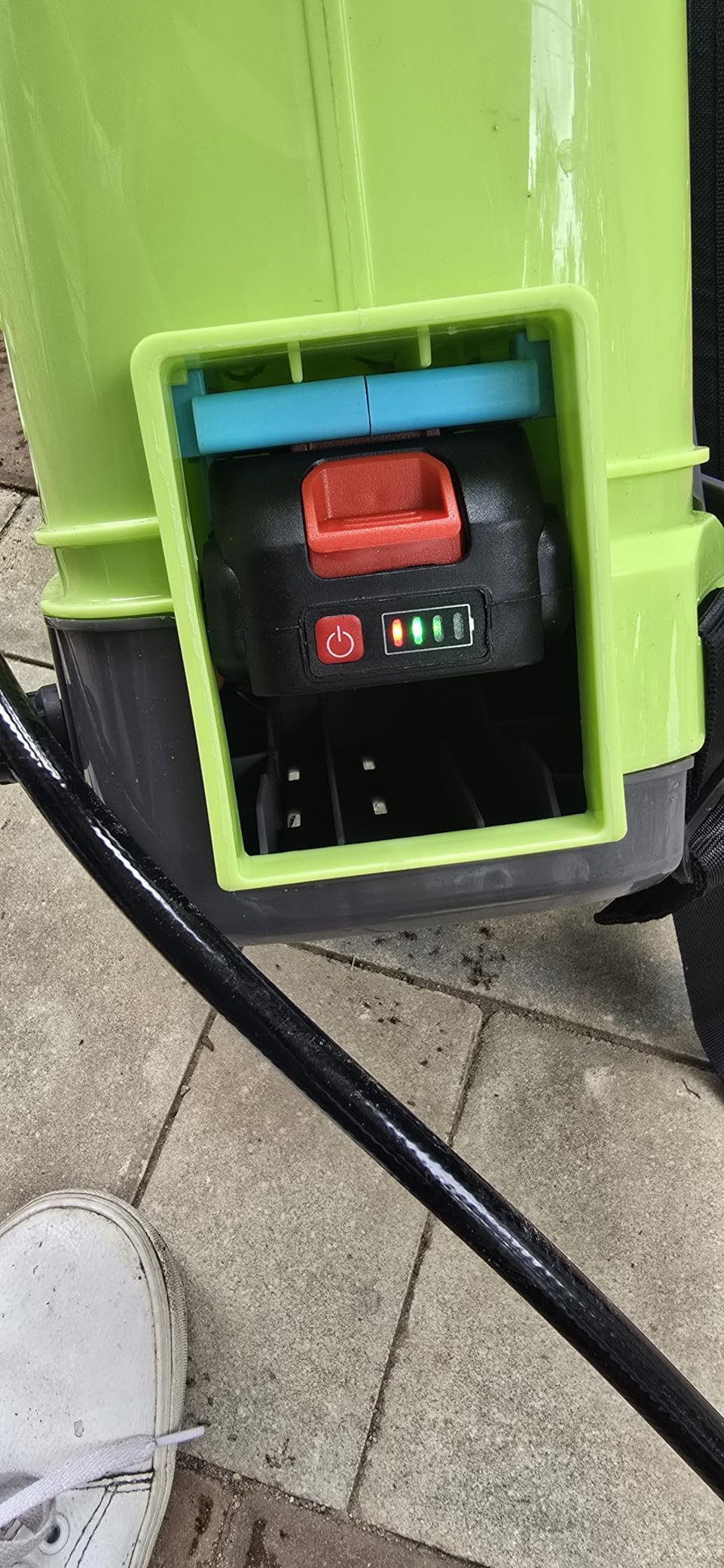 Battery Powered Backpack Sprayer 4 Gallon, VAXMAY 100 PSI Electric Garden Sprayer Works with Makita 18V Battery, Weed Yard Sprayer with Telescopic Wand, 5 Nozzles, 2.6 Ah Battery & Charger Included customer photo 2