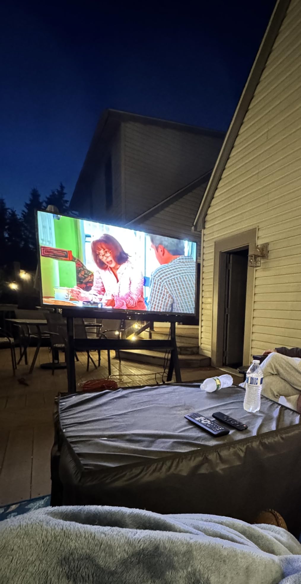 SYLVOX Outdoor TV, 43 inch 2000 nits Full Sun Outdoor TVs, Weatherproof TV | 4K Smart, IP56 Waterproof, Sunlight Readable, Support Dolby Vision Atmos, for Poolside Backyard Business (Pool Pro 3.0 /2026) customer photo 2