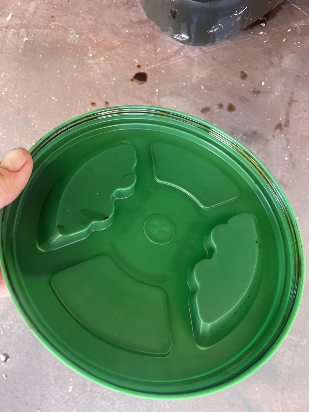 Scepter 7.3 Qt Oil Drain Pan with Lid, Filter Drain Screen, and Pour Spout customer photo 2