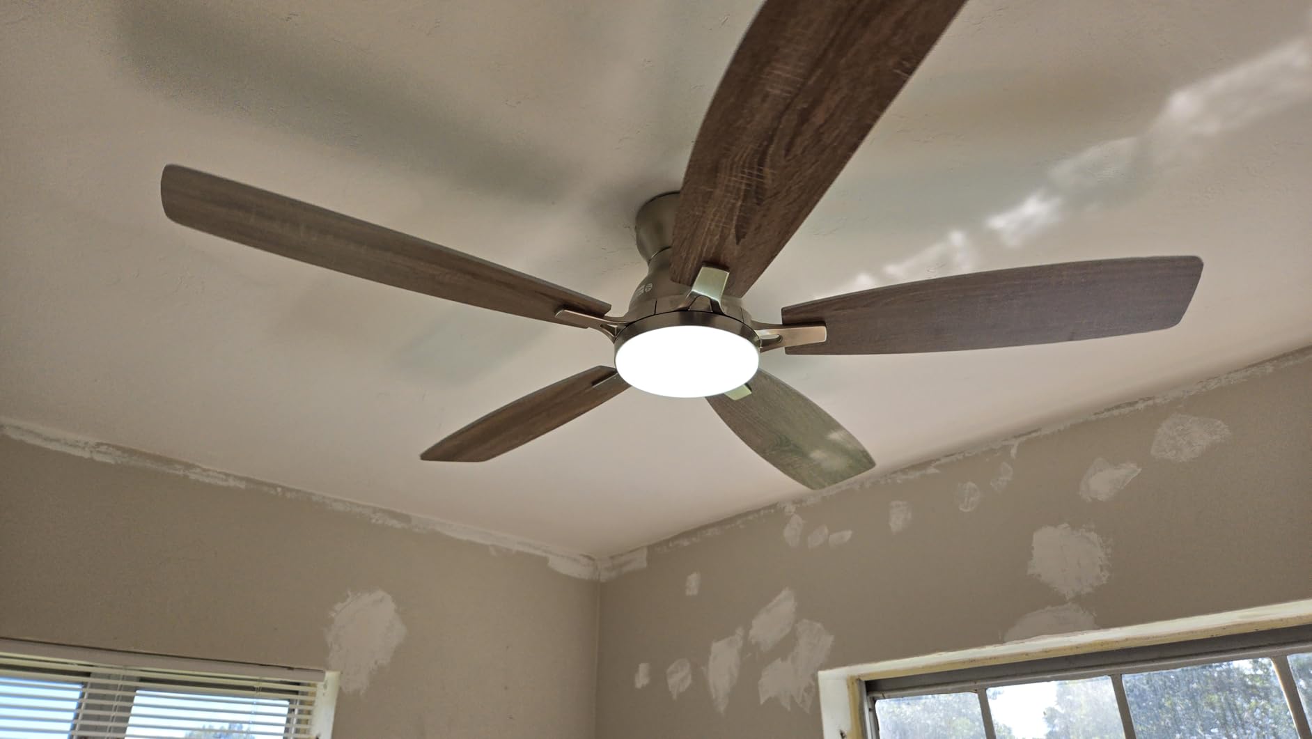 JSAITEE Ceiling Fans with Lights, 52 Inch Low Profile Ceiling Fan with Light and Remote Control, Flush Mount, DC Reversible Motor, Noiseless, Black 6 Speeds Ceiling Fan for Bedroom customer photo 2