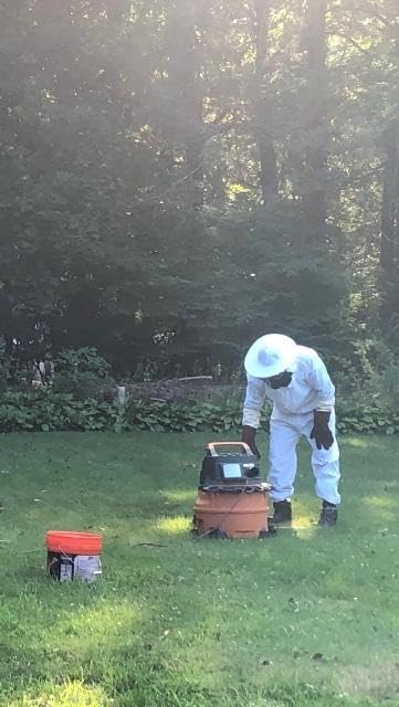 Xgunion Bee Suits Sting Proof Beekeeper Suit with Glove & Ventilated Hood customer photo 1