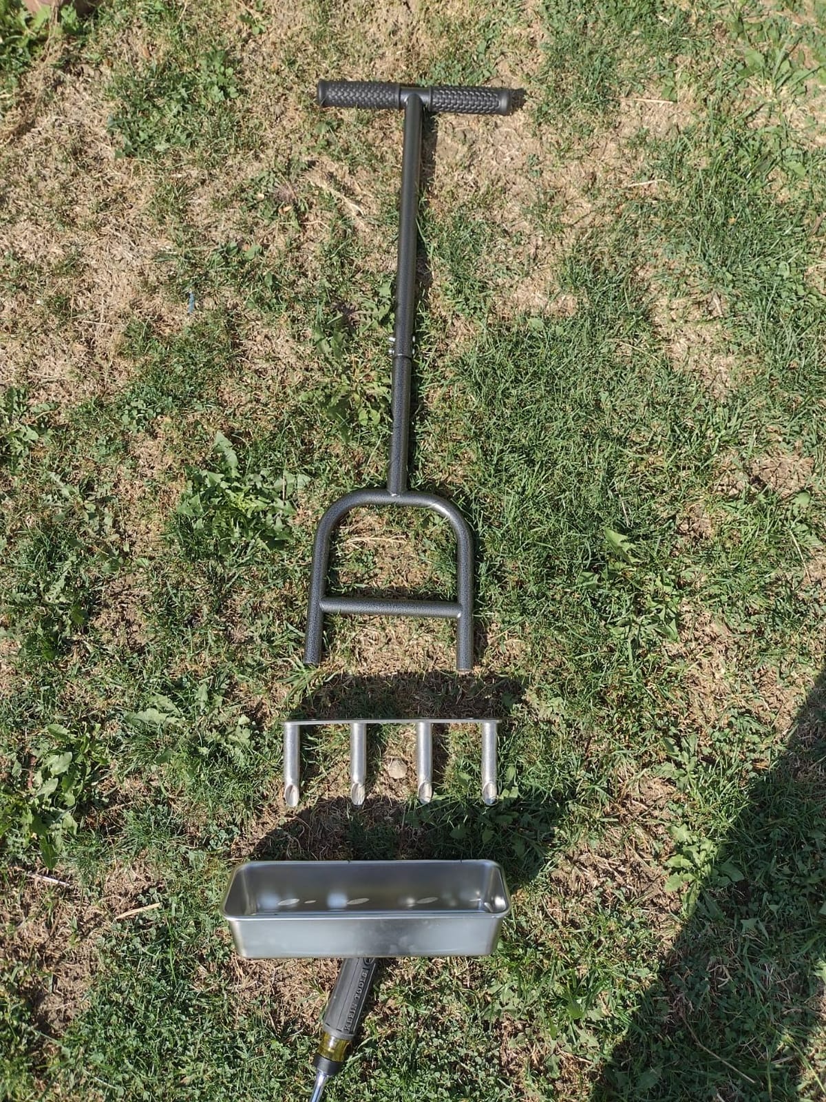 Dolibest Lawn Coring Aerator, Manual Lawn Aerator,4 Stainless Steel Corer Plug Aerator with Soil Core Storage Tray, Pre-Assembled Manual Grass Aerating Tool & Clean Hand Tool, Improving Lawn Health customer photo 1