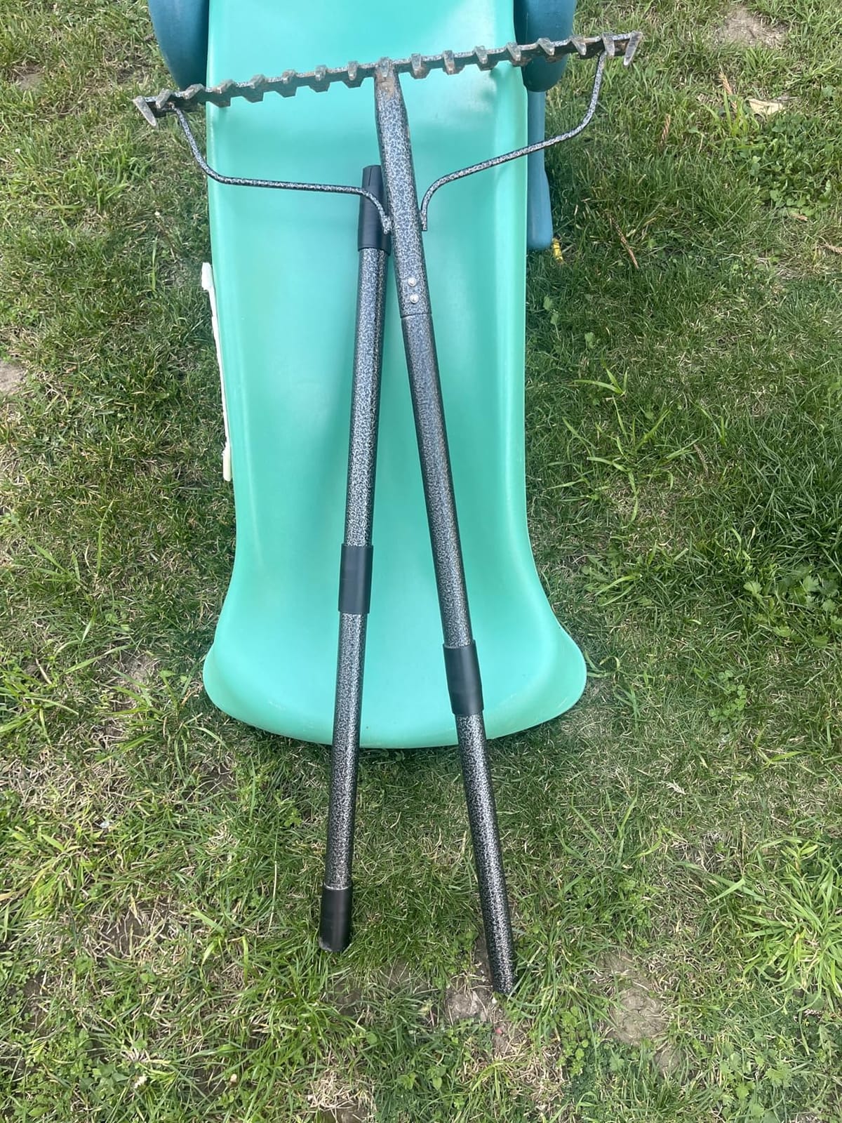 63'' Bow Rake ，17 Tines Metal Head Rakes with Stainless Steel Handle，Heavy Duty Garden Rake for Loosening Soil Gathering Leaf Leveling Lawn Farming Land Management Yarn Thatch Rake customer photo 2