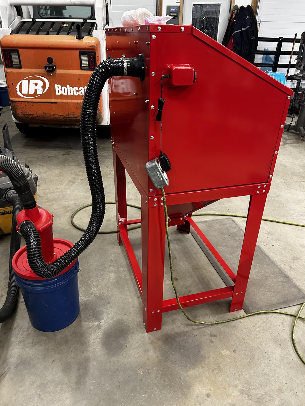 90 Gallon Sandblasting Cabinet, Blue customer photo 2