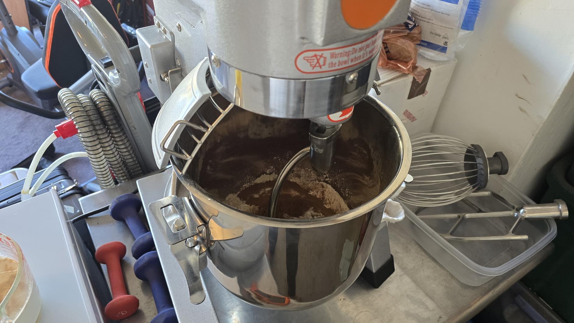 VEVOR Commercial Food Mixer, 20Qt Commercial Mixer with Timing Function, 750W Stainless Steel Bowl Heavy Duty Electric Food Mixer Commercial with 3 Speeds Adjustable 108/199/382 RPM, Dough Hook Whisk customer photo 1
