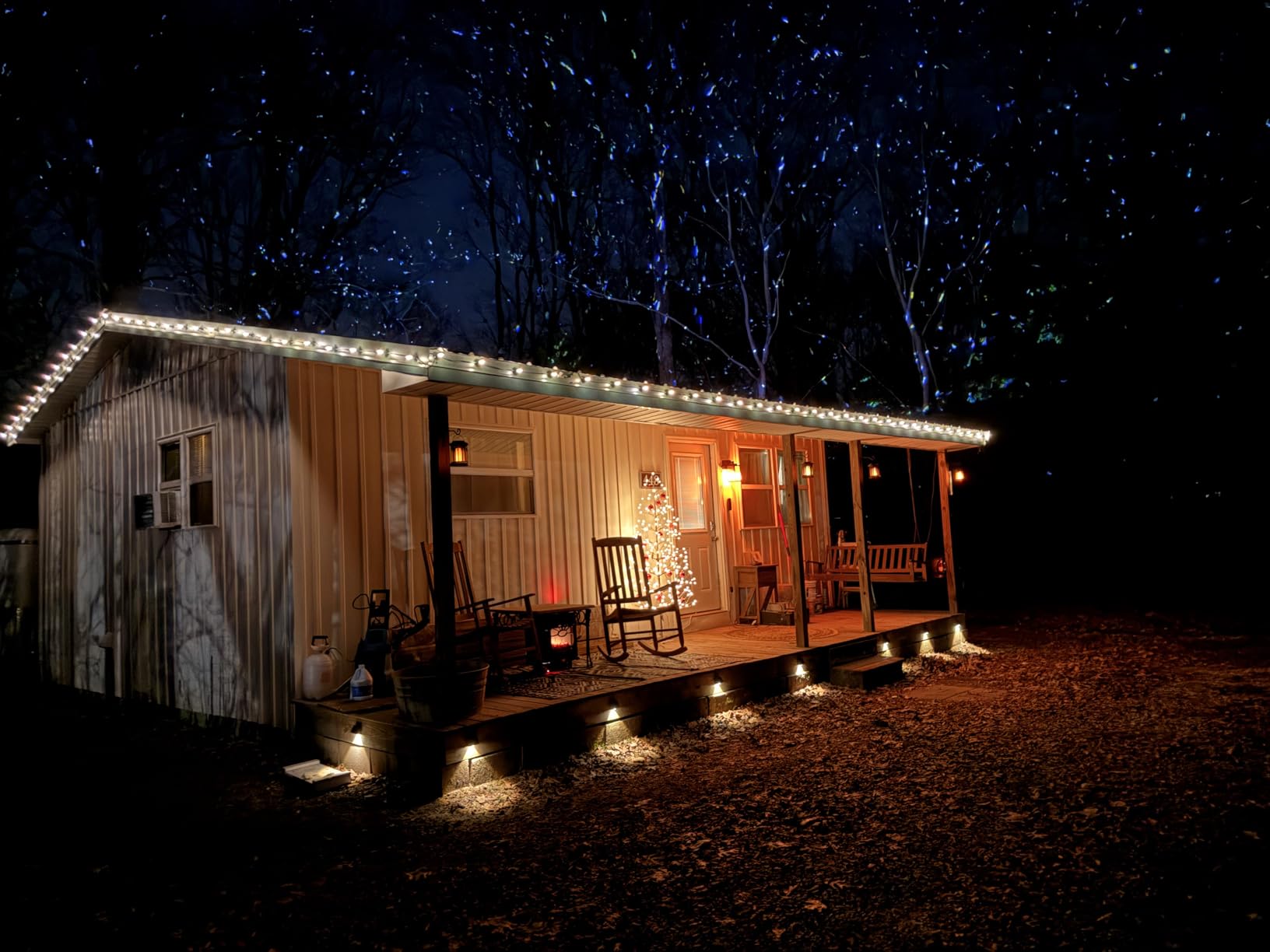AIRIVO Outdoor Laser Lights Projector, White Laser Fairy Lights Projector, Christmas Snowflake Projector 3 Lighting Modes with Remote Control, Holiday Halloween Decor for Home, Garden, Trees, White Laser customer photo 1