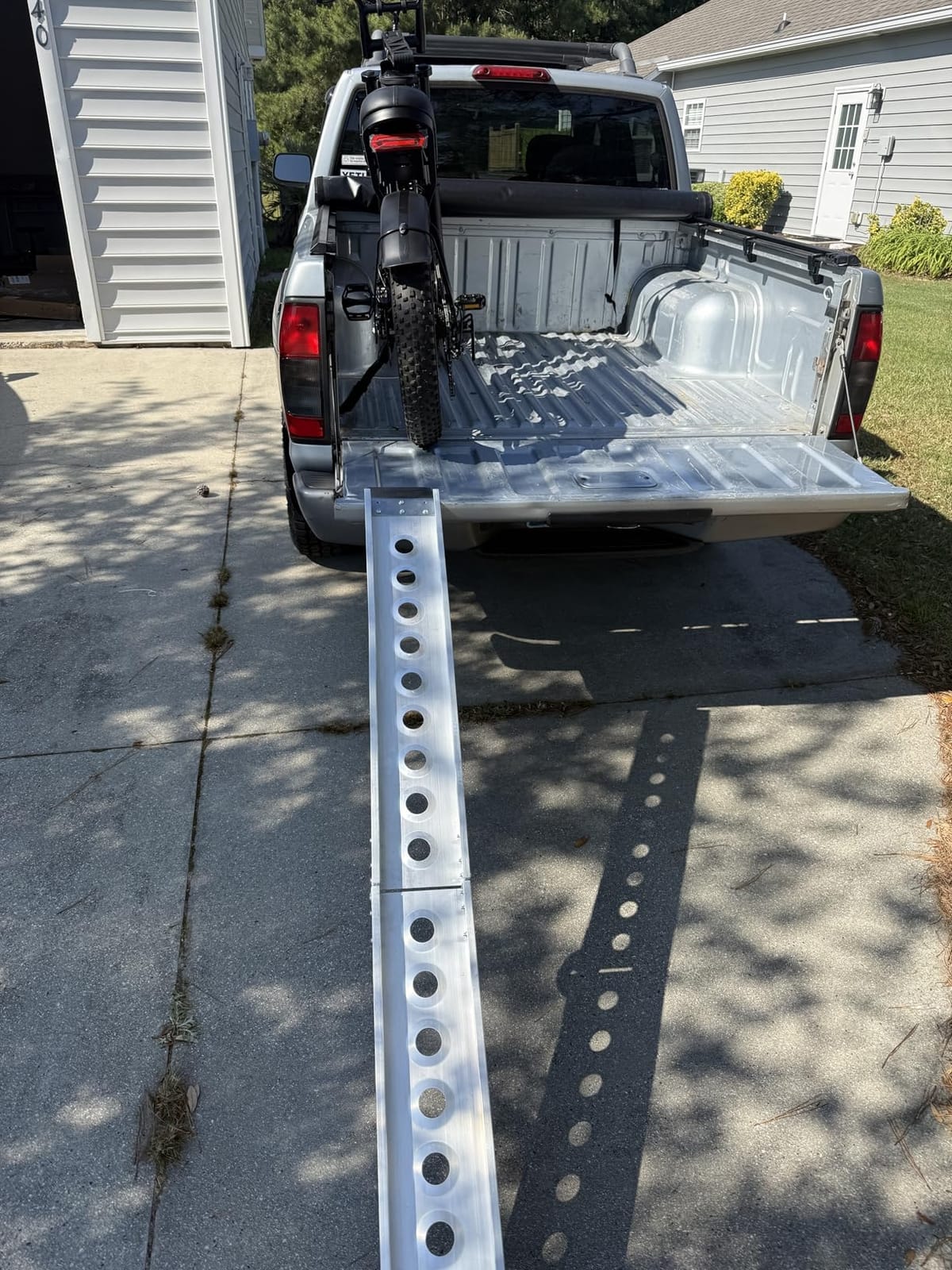 6FT Folding Motorcycle Loading Ramp, 440 lb Aluminum Ramp for Bikes customer photo 1