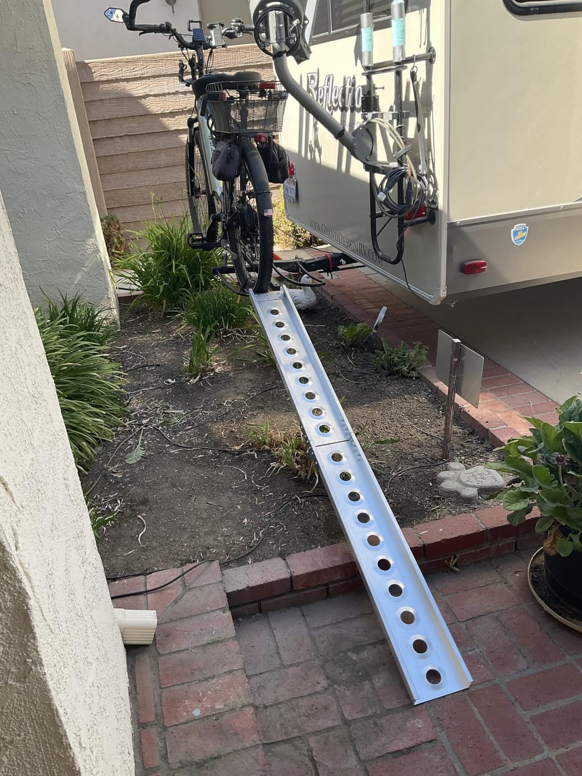 6FT Folding Motorcycle Loading Ramp, 440 lb Aluminum Ramp for Bikes customer photo 2