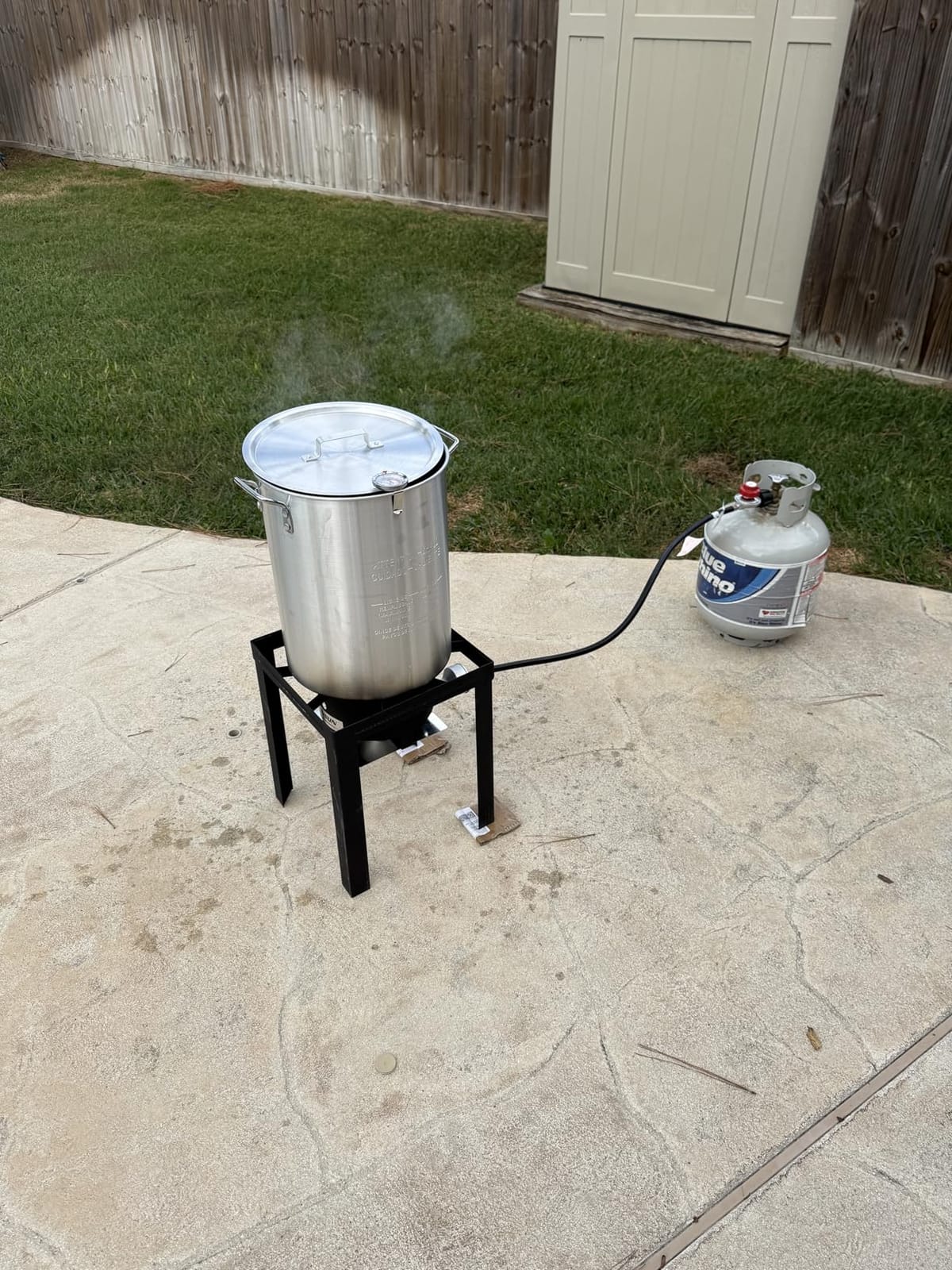 ROVSUN 10Qt Aluminum Fish Fryer Pot with Strainer Basket, Outdoor Fryer with 55,000 BTU Propane Gas Burner, Thermometer & Lid for Fish, Chicken Wings, Seafood Frying & Backyard Cooking customer photo 1