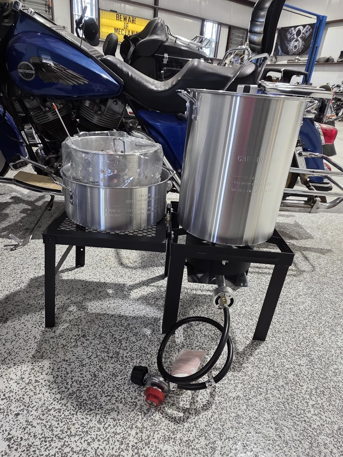 ROVSUN 10Qt Aluminum Fish Fryer Pot with Strainer Basket, Outdoor Fryer with 55,000 BTU Propane Gas Burner, Thermometer & Lid for Fish, Chicken Wings, Seafood Frying & Backyard Cooking customer photo 2