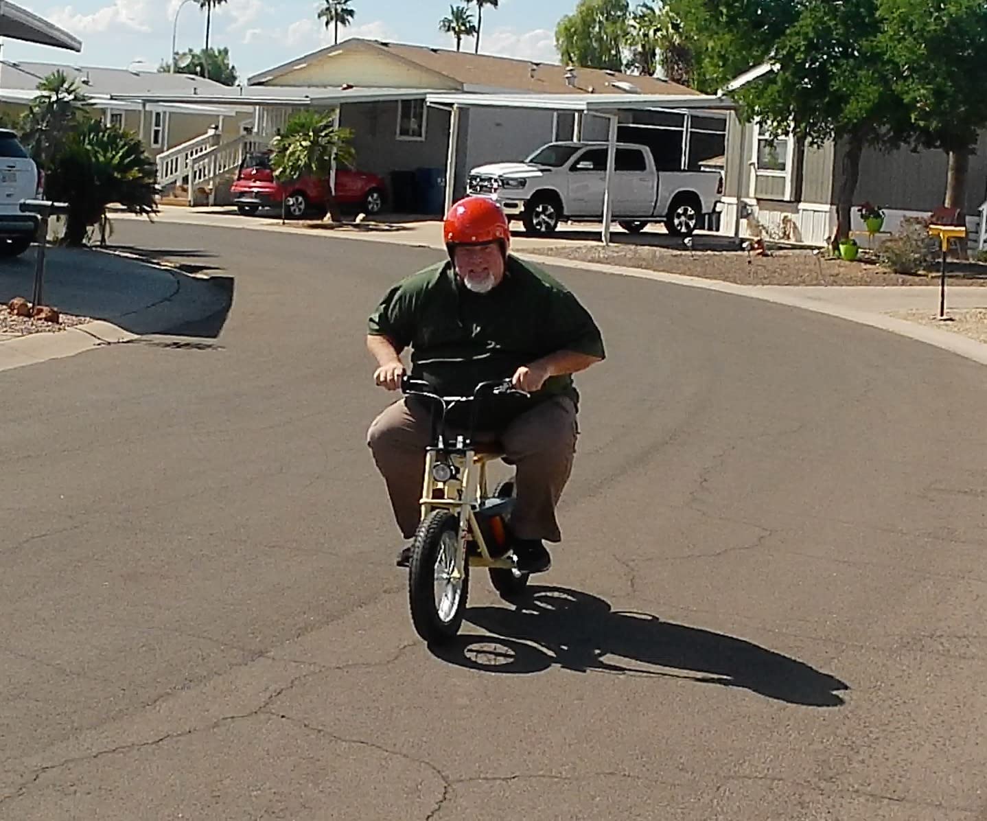 Razor Rambler 16 Electric Retro Mini Bike Ride for Teens Ages 18+, 220 lb Max Weight, Red – 350W Motor, Up to 15.6 Mph, 45-Min Run Time, Twist-Grip Throttle, Spoked Wheels w/ 16” Pneumatic Tires customer photo 1