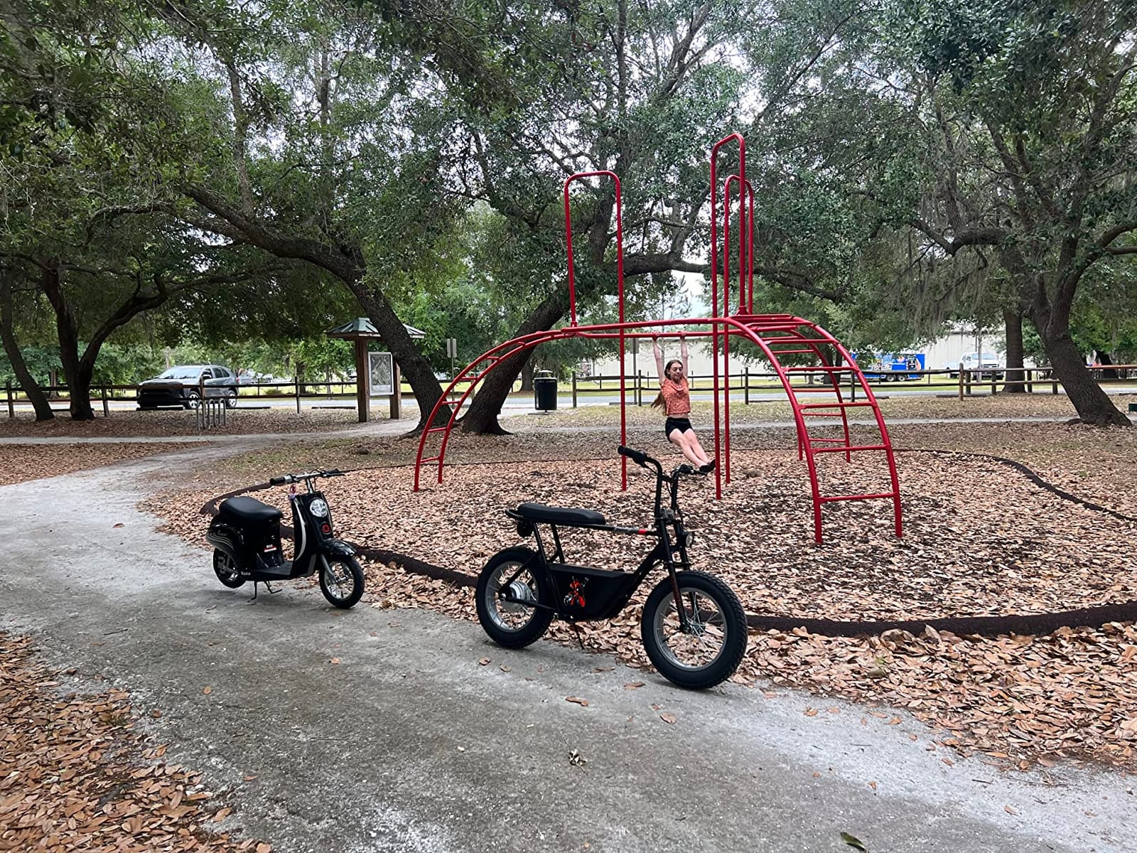 Razor Rambler 16 Electric Retro Mini Bike Ride for Teens Ages 18+, 220 lb Max Weight, Red – 350W Motor, Up to 15.6 Mph, 45-Min Run Time, Twist-Grip Throttle, Spoked Wheels w/ 16” Pneumatic Tires customer photo 2