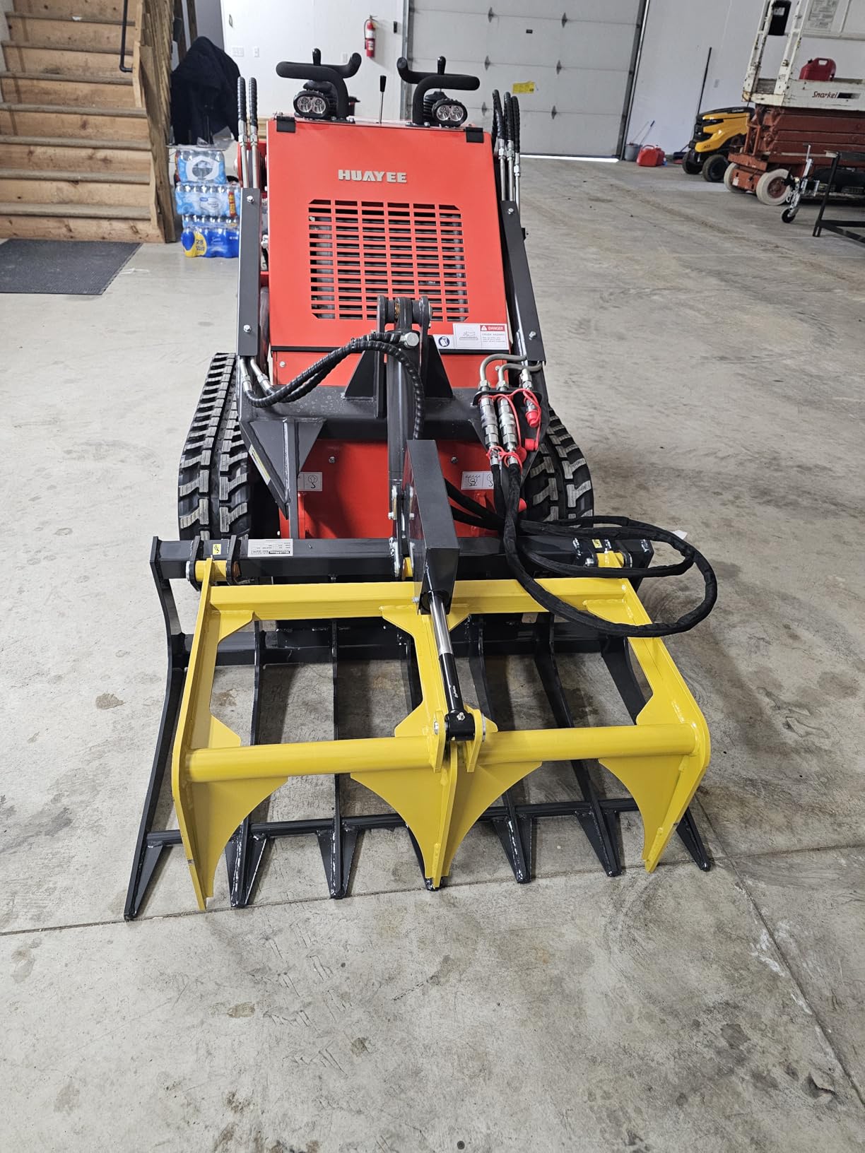 MechMaxx 3000 PSI Hydraulic Pressure 42'' Mini Skid Steer Skeleton Grapple Attachment, 24” Arm Opening, 2000 lb Weight Capacity, RG42 customer photo 1