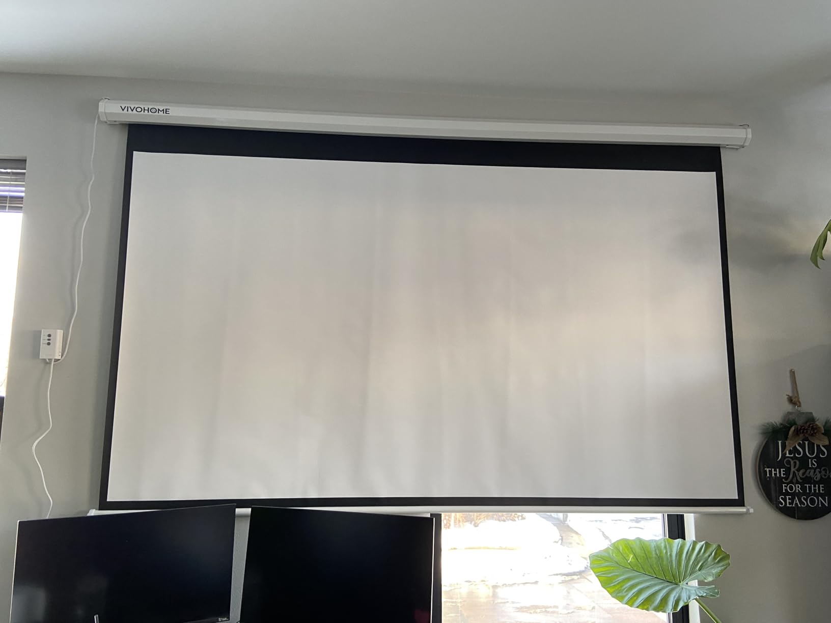 VIVOHOME 84 Inch 16:9 Motorized Projector Screen, Black | Electric Projection Screen with Remote Control, Automatic Pull Down Movie Screen, Retractable customer photo 2