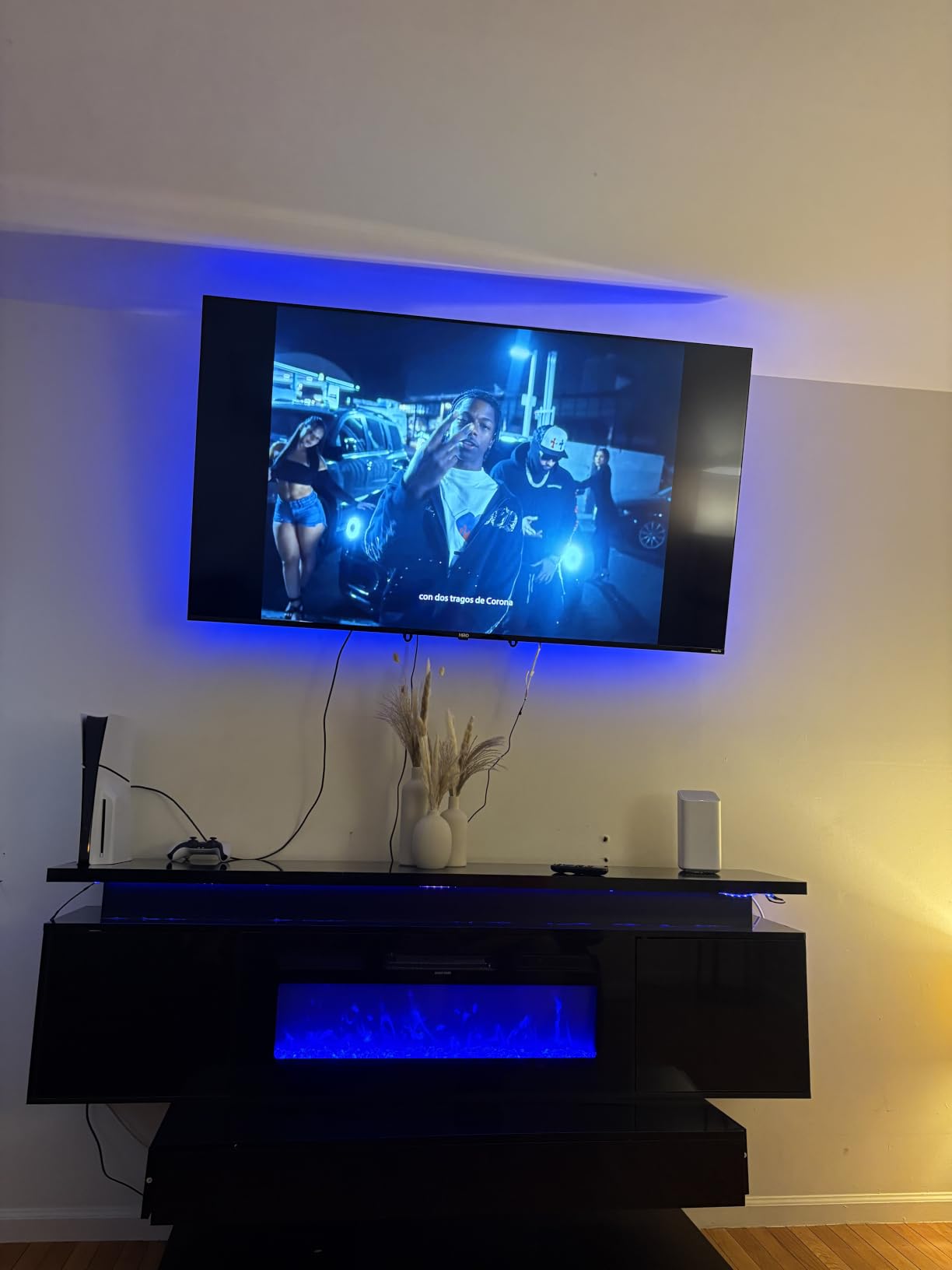 monTEK Heavy Duty Full Motion TV Wall Mount for 37-90 Inch TVs up to 165 lb | Dual articulating arms extend 16.6 in; smooth tilt and swivel, 4X load tested, max VESA 600x400 mm, 12/16 in wood studs customer photo 2