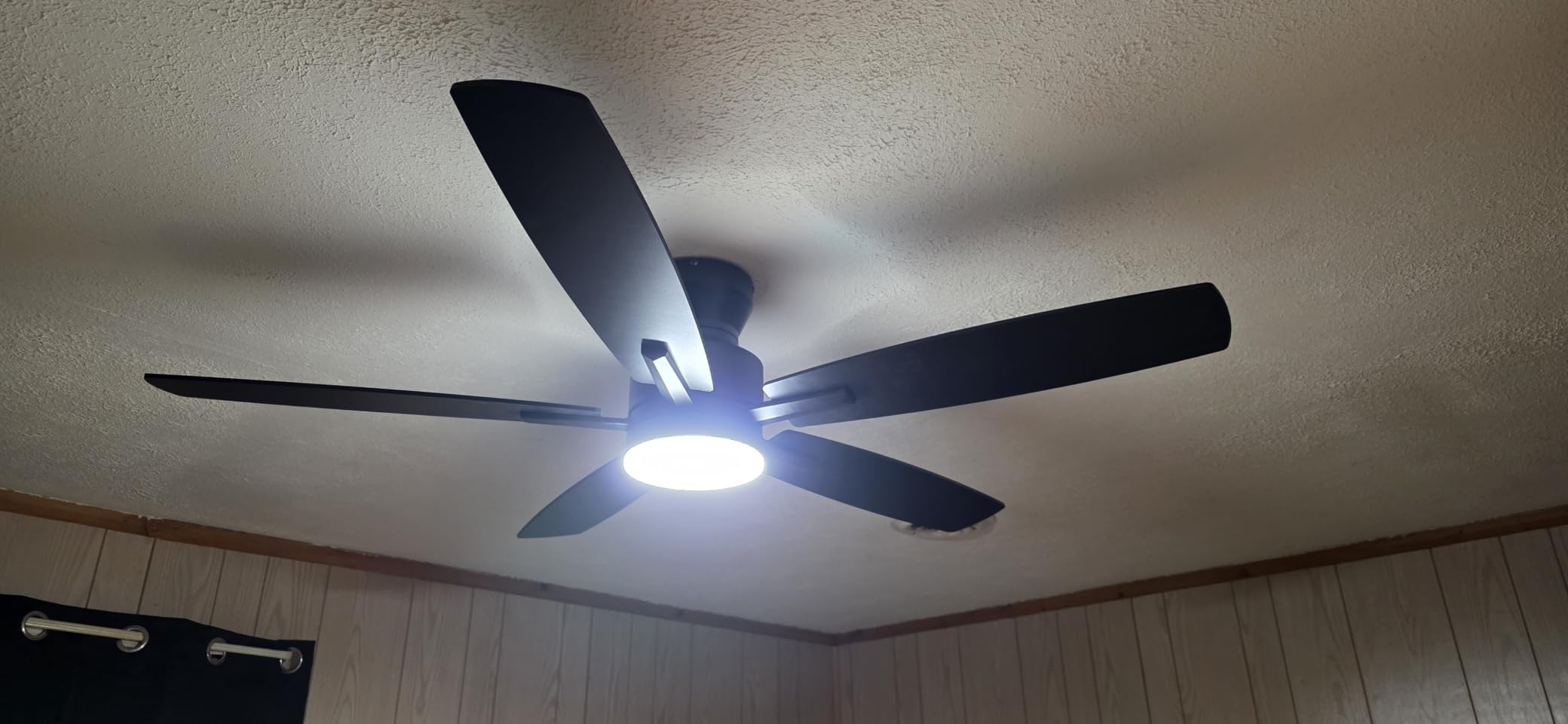 Ohniyou 52'' Low Profile Ceiling Fan with Lights, Remote/APP Control, Black | Flush Mount, Dimmable 3CCT LED, Quiet Reversible DC Motor; Memory Function, 4580 CFM, for Indoor Bedroom Living Room customer photo 2