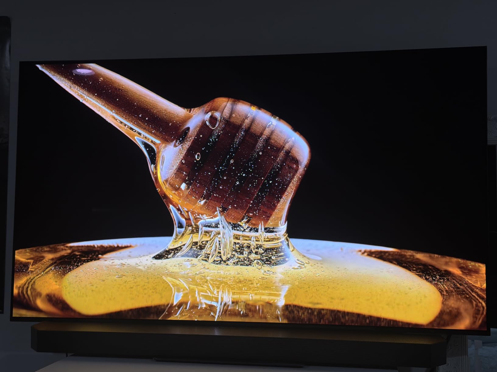 Samsung 77-Inch Class S90F Smart TV (2025 Model, 77S90F), NQ4 Gen3 Processor, Upscaling Pro, HDR+, Motion Xcelerator 144Hz, Vision, Alexa Built-in, 4K customer photo 1