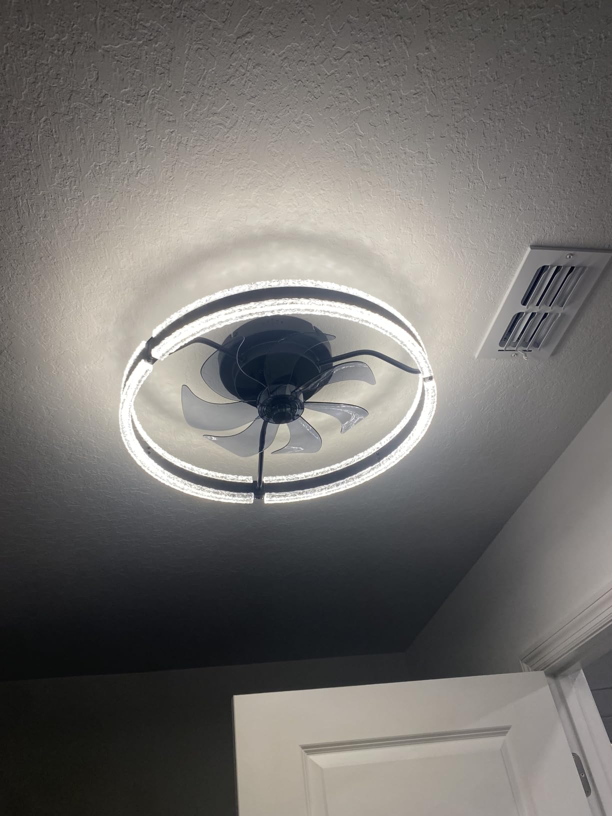 LEDIARY Ceiling Fans with Lights and Remote, 20'' Low Profile Ceiling Fan with Light, 3000-6000K Dimmable Fandelier Ceiling Fans, Modern Flush Mount Fan Light for Bedroom with 6 Wind Speeds- Black customer photo 2