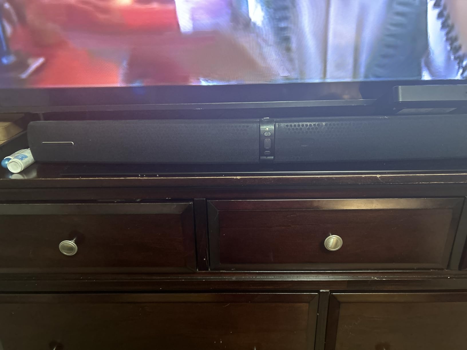 Sound Bar for Smart TV, 90W Soundbar with Bluetooth/ARC/Optical/AUX Connect, Auto Volume Boost, 3 Customizable Equalizer Modes, 2 in 1 Detachable Soundbar for TV/PC/Gaming/Projectors customer photo 1