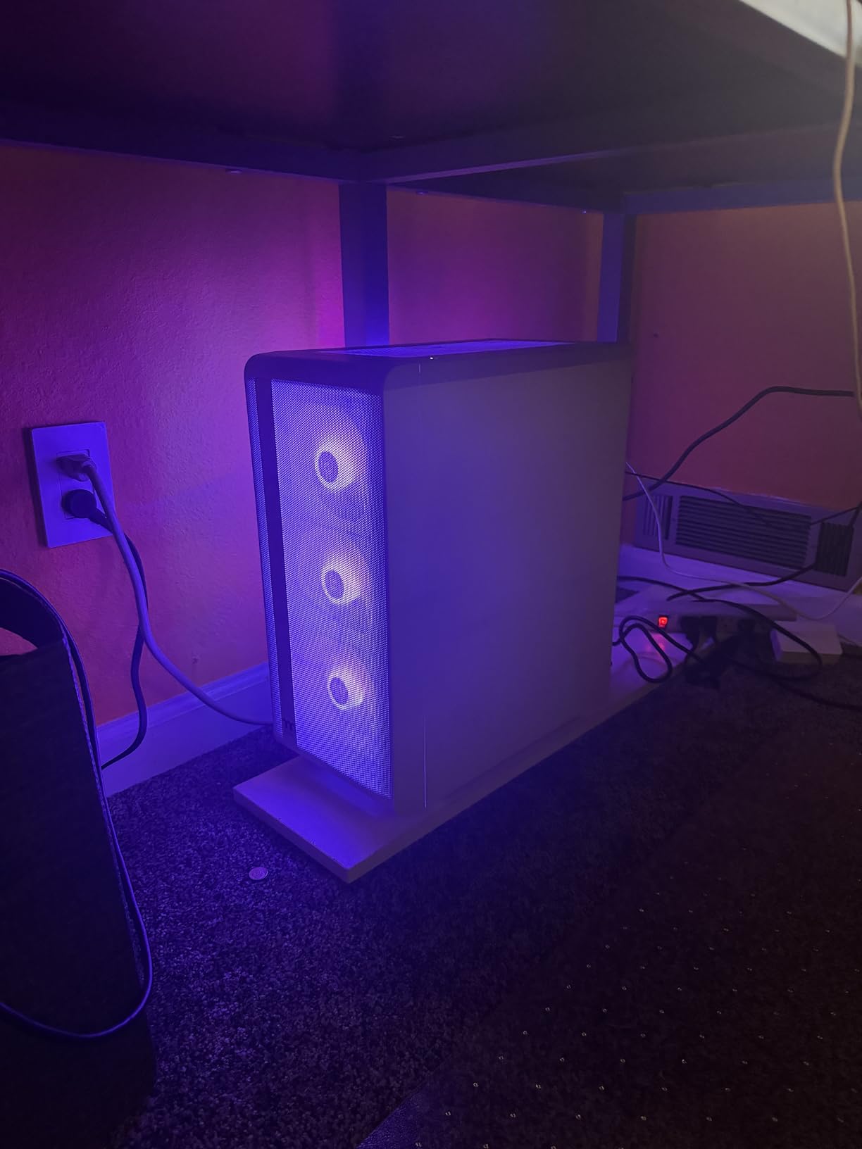 Thermaltake LCGS Quartz i1460 Gaming Desktop (Intel Core™ i5-14400F, ToughRam DDR4 3600Mhz 16GB RGB Memory, NVIDIA GeForce® RTX 5060, 1TB NVMe M.2, WiFi, Windows 11) S2QT-B760-560-LCS customer photo 1