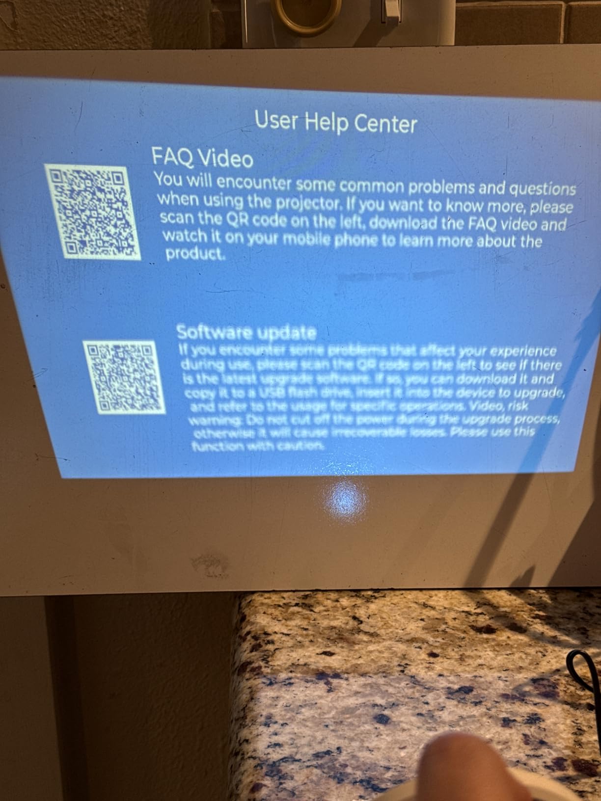 Mini projector, with wired screen sync 4K 1080P portable projector 180° rotation. 17-130