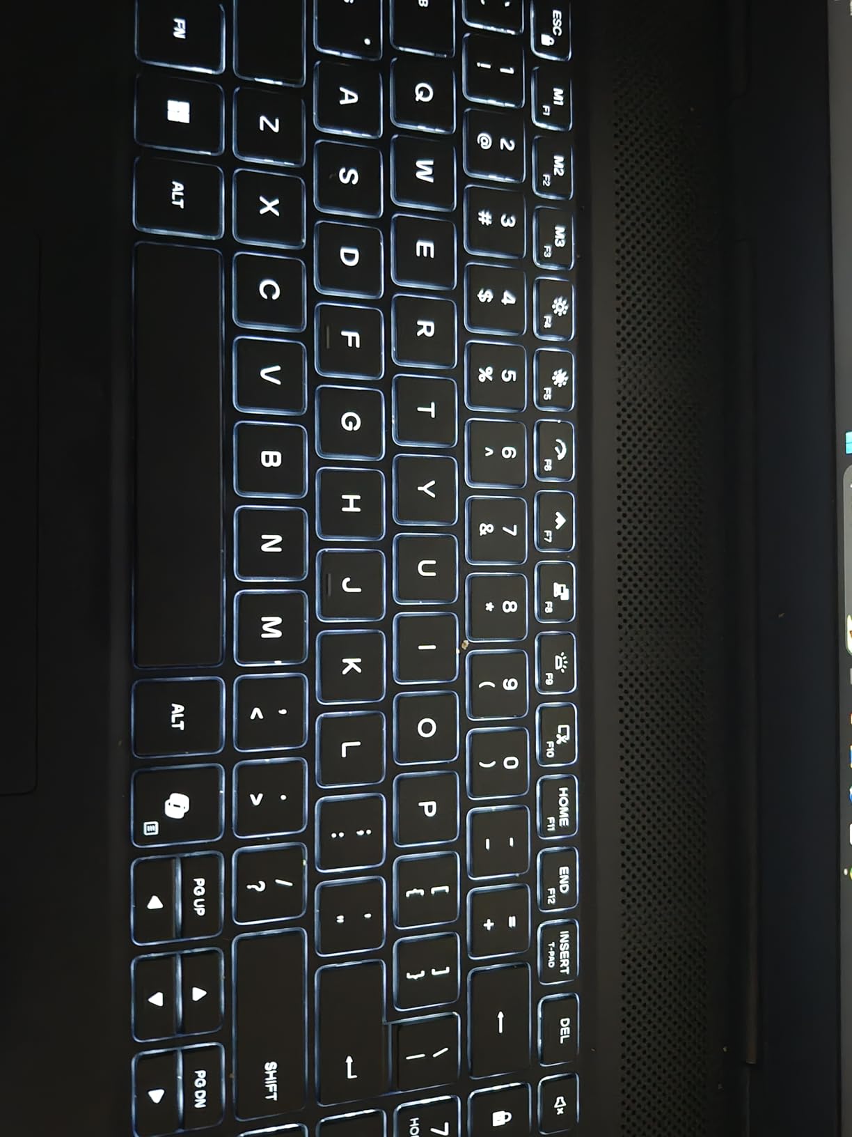 Alienware 16 Aurora Gaming Laptop, NVIDIA RTX 5060, Intel Core 7 240H, 2560x1600 Display, 120Hz, 16:10, 16GB DDR5 RAM, 1TB SSD, Windows 11 Home, Backlit Keyboard, Blue customer photo 1