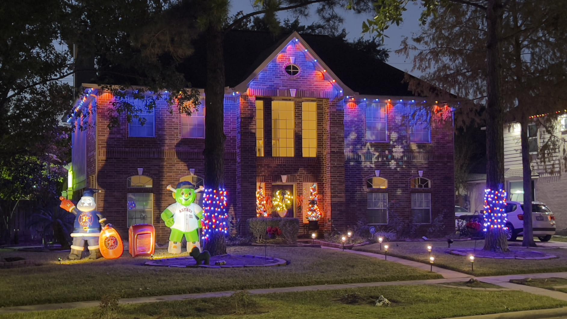 Govee Outdoor Decoration Projector Light, LED Snowflake Projector, IP67 | 180° Rotation, 20 HD Effects & 58 Scene Modes with App Control, Compatible with Alexa, Google Assistant, Matter customer photo 1