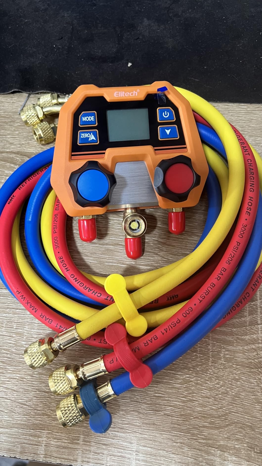 Elitech HVAC Digital Manifold Gauge Set DMG-2SE with Hoses & R410A Adapters customer photo 1
