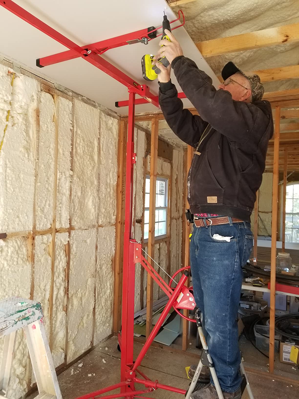 VEVOR 11ft Drywall Lift, Heavy-Duty 150 lbs Sheetrock Hoist with Adjustable Telescoping Arm, Lockable Wheels, Drywall Lifter Panel Jack Hoist Tools Ideal for Ceiling & Wall Installation (Yellow) customer photo 1
