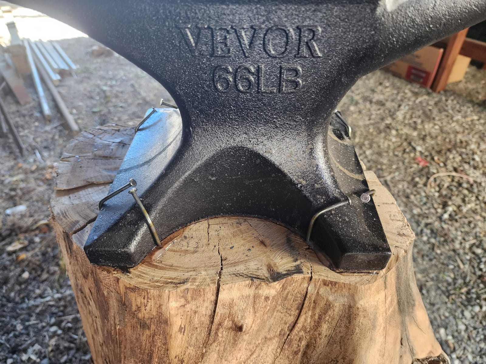 VEVOR Single Horn Anvil, 66 lbs, High Hardness Cast Steel, Rugged Round Horn Anvil Blacksmith, with Pritchel and Hardy Hole, Large Countertop Stable Base, Metalsmith Tool for Bending and Shaping customer photo 2