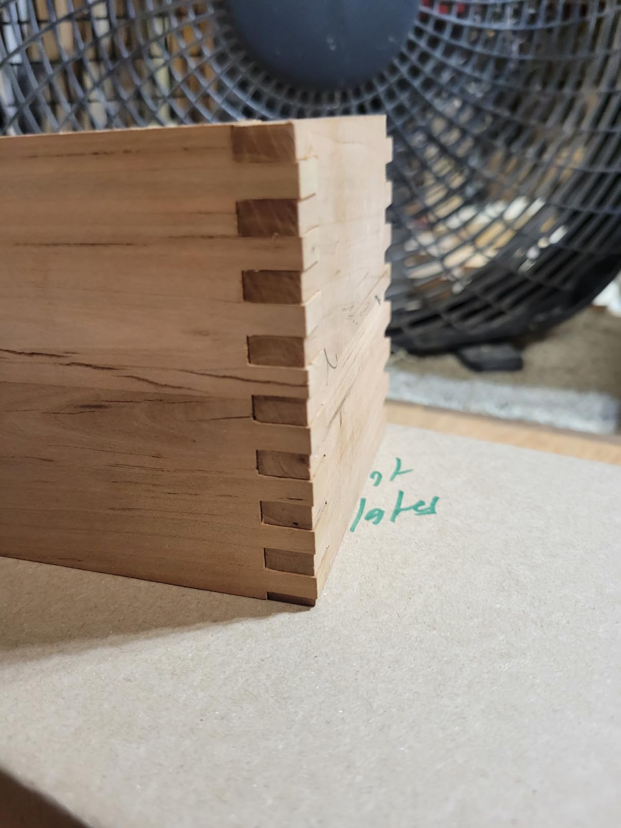 JessEm 06300 Box Joint & Finger Joint Jig for Router Tables, 3 Key Sizes customer photo 1
