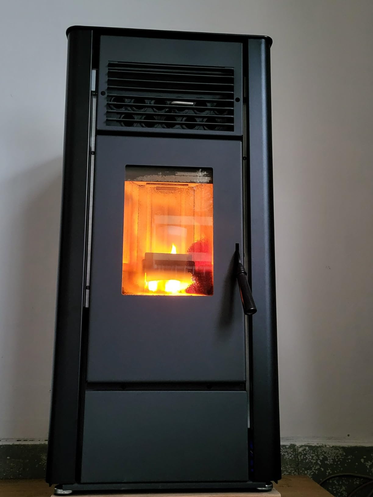 Freedom Stoves Freestanding Independence PS21 Pellet Stove with Battery Backup, Wi-Fi Capability, and Removable Legs - Heats up to 1800 sq ft. (Sandstone Grey) customer photo 1