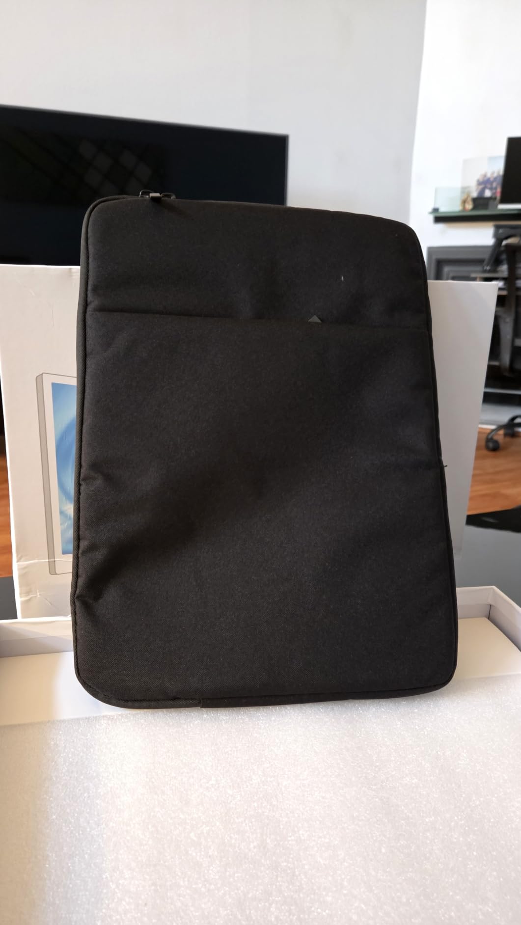 EVICIV Wireless Portable Monitor with 8000mAh Battery, 15.6