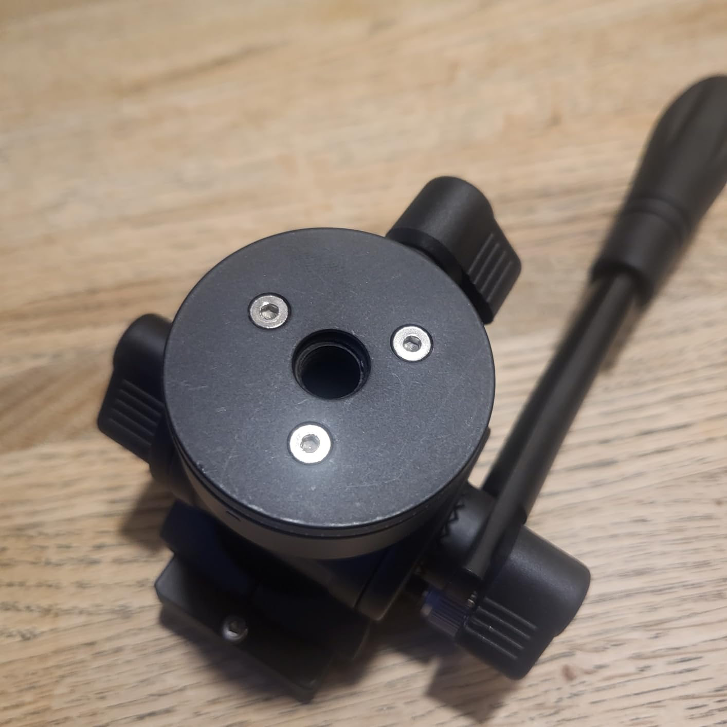 TONYBOO Fluid Head, Pan Tilt Head with Quick Release Plate, 360° Pan & +90° / -75° Tilt, Lightweight Mini Tripod Head for DSLR, Video Cameras, for Amateur Photographer, Max Load 8.8lb/4kg TVH-1 customer photo 2