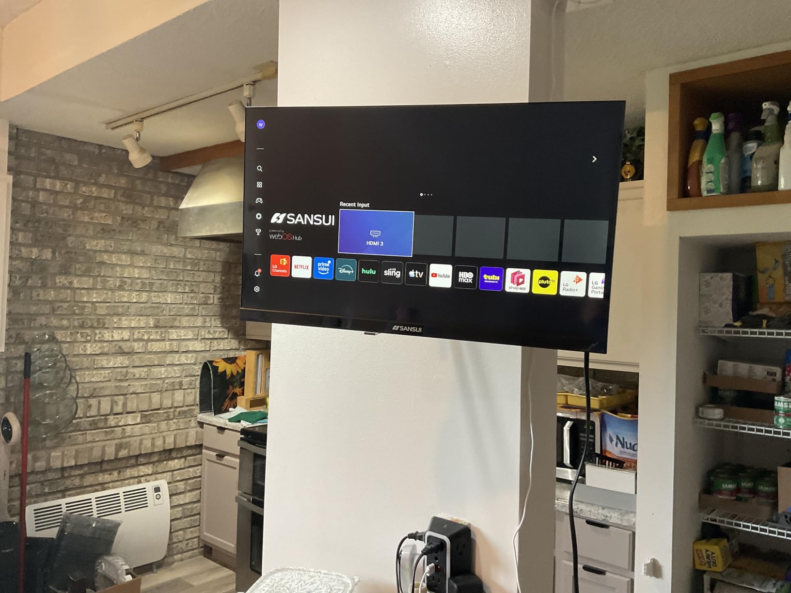 SANSUI 32 inch FHD Smart WebOS TV, Frameless Screen with Chromecast Built-in, 4000:1 Contrast Ratio, WebOS Hub with 2x8W Speakers, Apple HomeKit, Airplay, WiFi & Bluetooth 5.2 customer photo 1