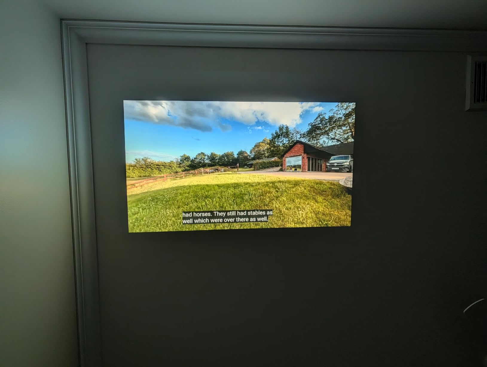 Magcubic 4K Smart Projector with WiFi and Bluetooth, 800 ANSI Native 1080P customer photo 2
