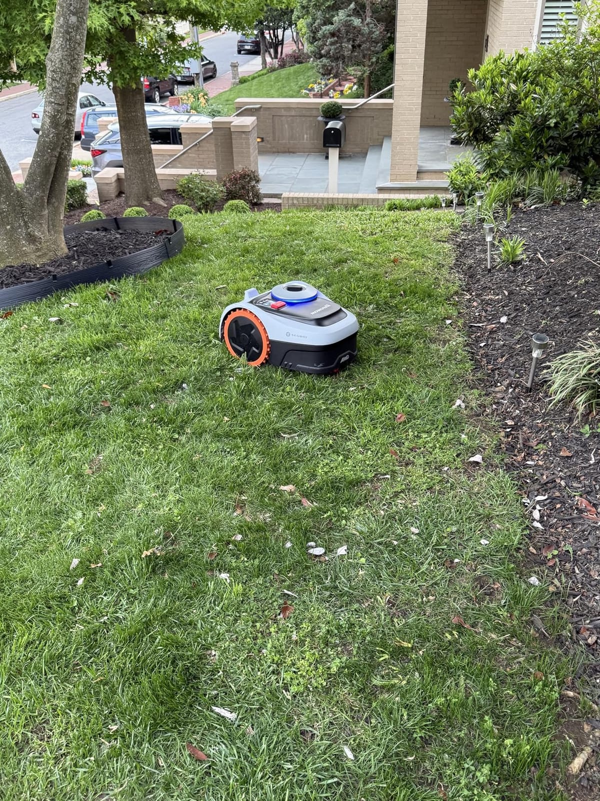 Segway Navimow i206 AWD Robot Lawn Mower, New i105N, 0.15 Acre, 45% Slopes customer photo 1