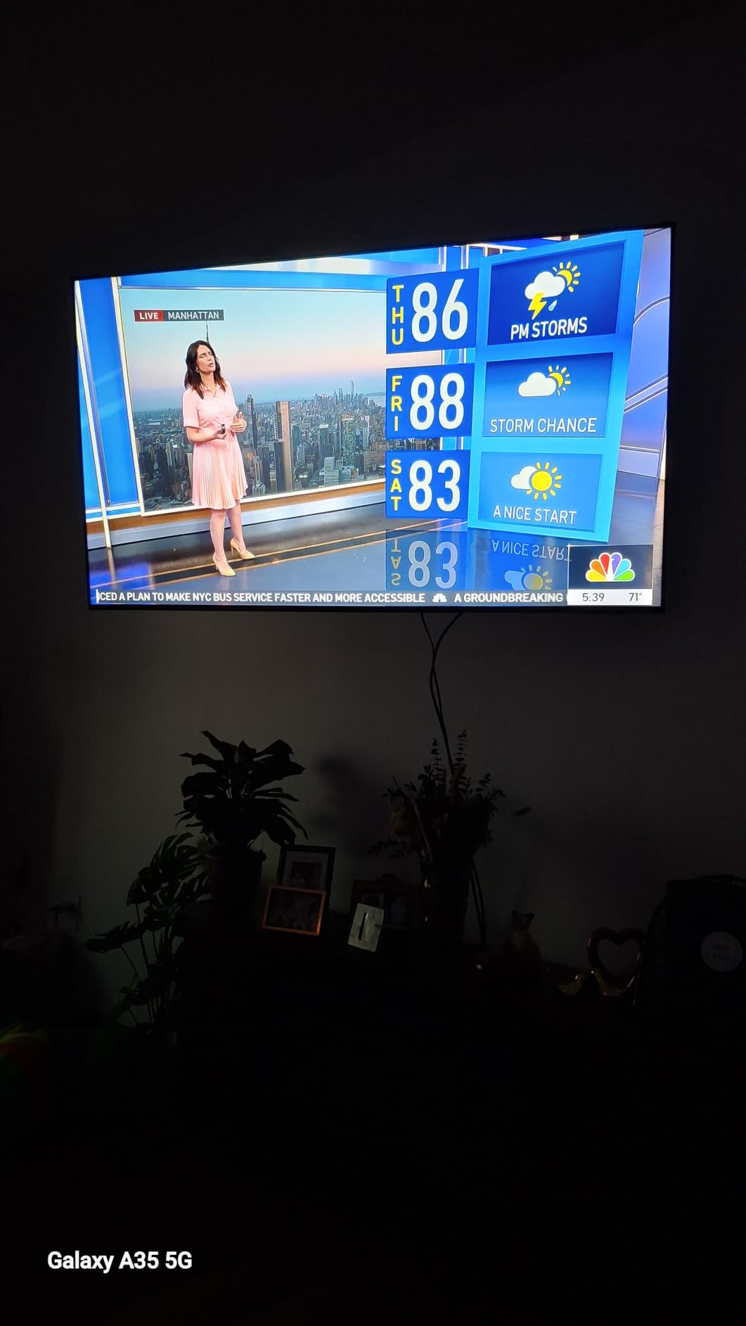 Samsung 50-Inch Class U8000H Series Crystal UHD, 4K, Smart TV, 2026 Model | Samsung Vision AI Companion, Crystal Processor 4K, Endless Free Content, Motion Xcelerator, Color Booster, 4K Upscaling customer photo 1