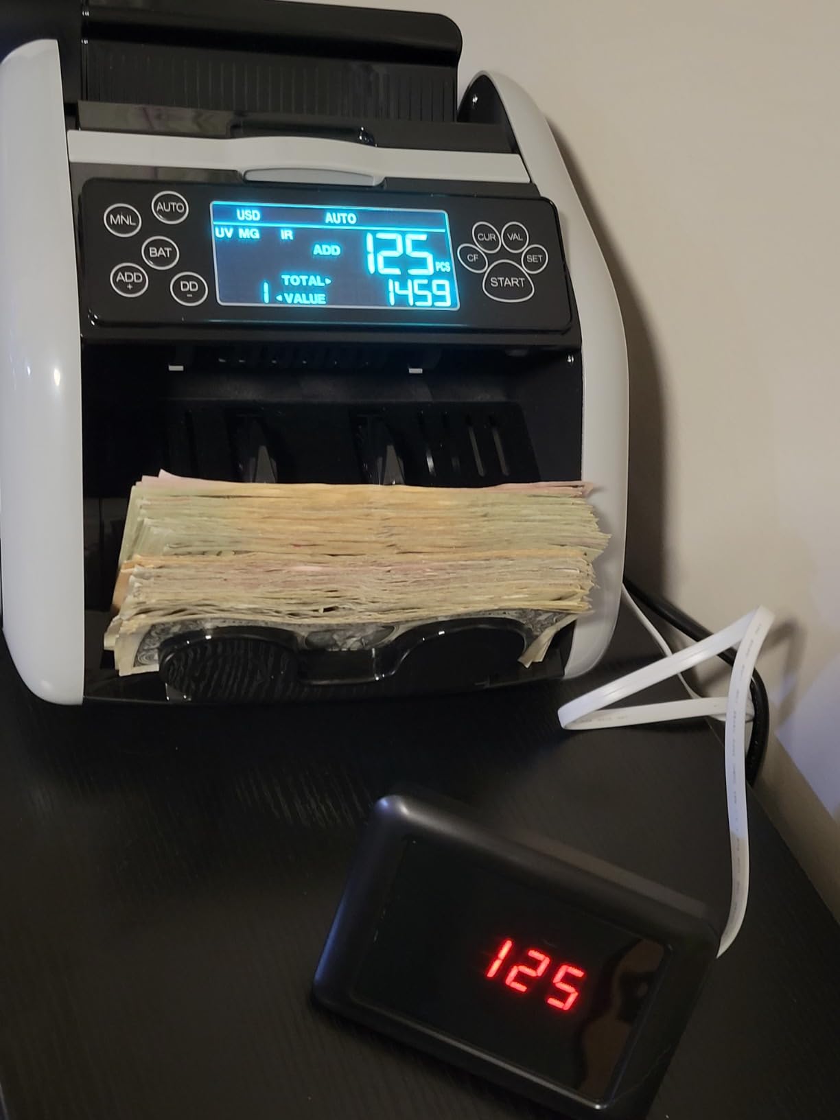 VEVOR Mixed Denomination Money Counter Machine, 1200 Notes/Minute, Cash Counter with Value Count, UV/MG/IR/DD/DBL/HLF/CHN Counterfeit Detection, TFT Display, Money Counting Machine for Dollar and Euro customer photo 2
