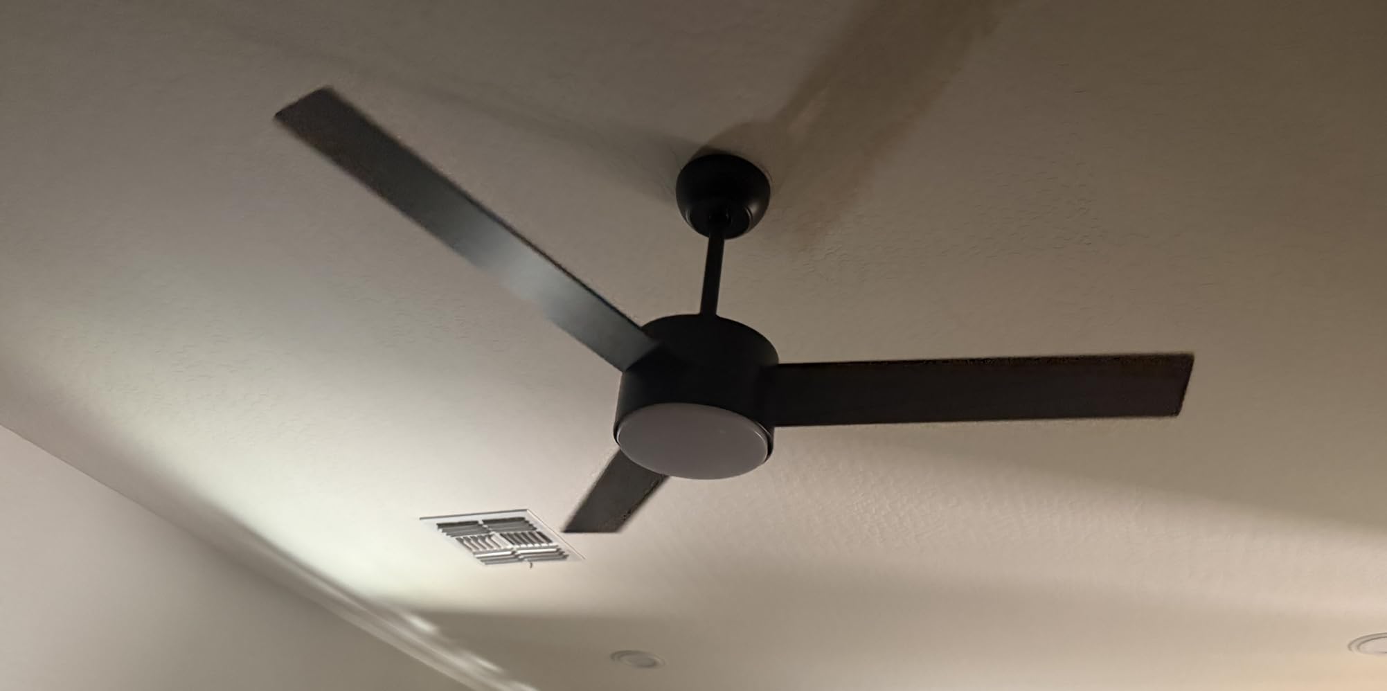 PHILIPS Indoor Ceiling Fan with Bright LED Light, 1-Pack, Dark | Bright Selectable White LED Light, 2650 Lumens, Dimmable, 5400 CFM, 6 Speeds, 2 Airflow Modes, 5 Reversible Blades customer photo 2