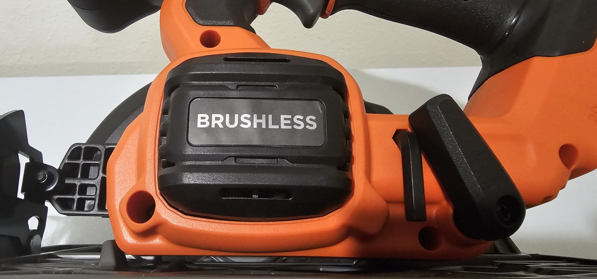 BLACK+DECKER Circular Saw 20V MAX, 6-1/2 in. Brushless Circular Saw Cordless Kit with 2.5Ah Battery and Charger, 24T Blade for Wood, Up to 165 Cuts Per Charge, LED Light, PowerConnect (BLCS78E1) customer photo 2