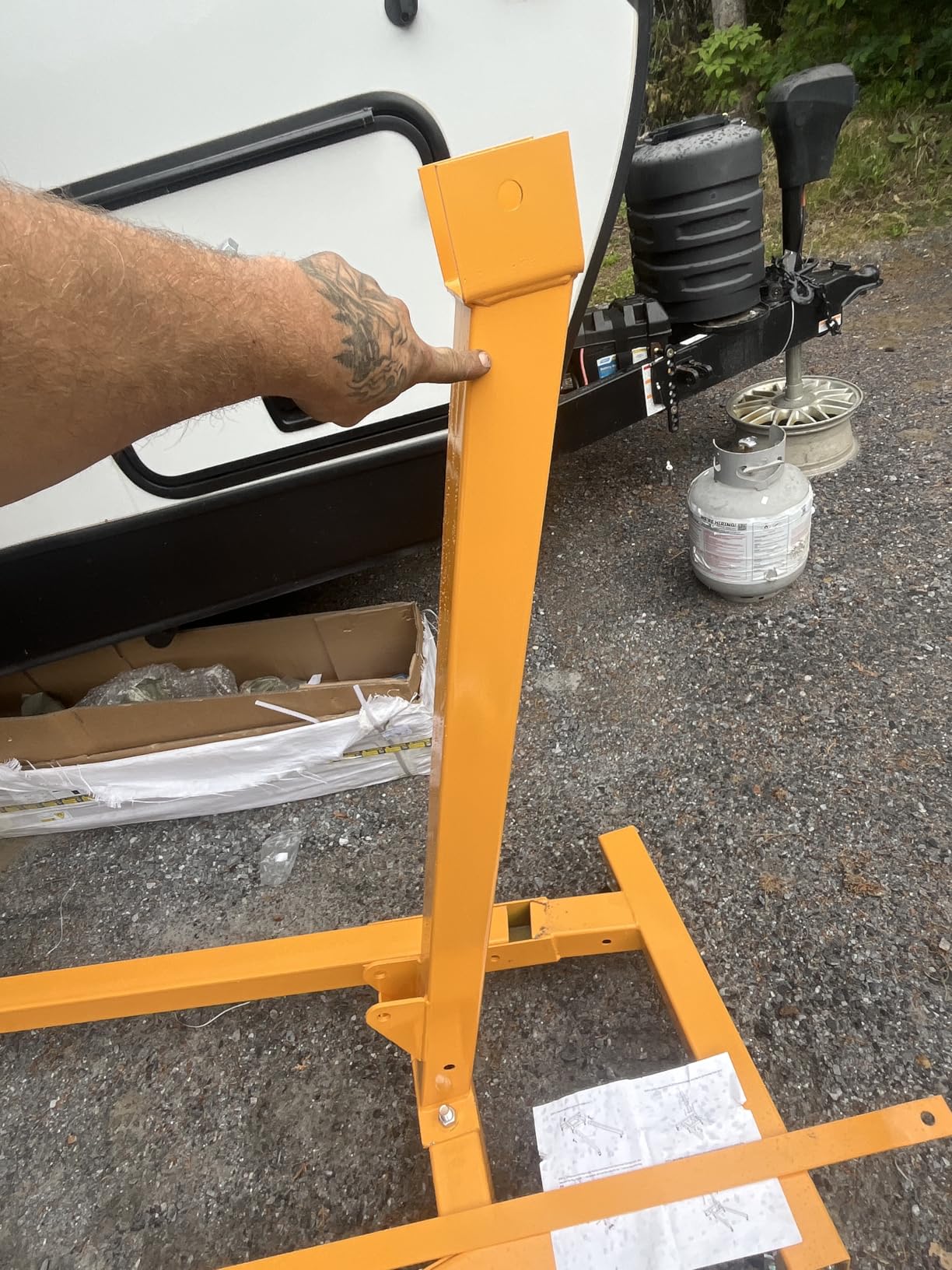 GarveeTech Cherry Picker Engine Hoist, Folding Engine Crane, 2 Ton 4400lb Engine Hoist Lift, Heavy Duty Hydraulic Engine Shop Crane with 6 Casters, Telescopic Boom Hitch, Orange customer photo 1