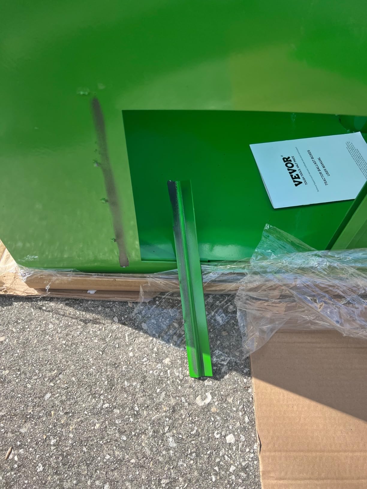 VEVOR Ballast Box, 3-Point Category 1 Tractor Ballast of 800 lbs Capacity, with Standard 2 Inch Hitch Receiver, Heavy-Duty Steel 3.2 ft³ Large Volume Durable Loader Attachment with Sliding Door, Black customer photo 2