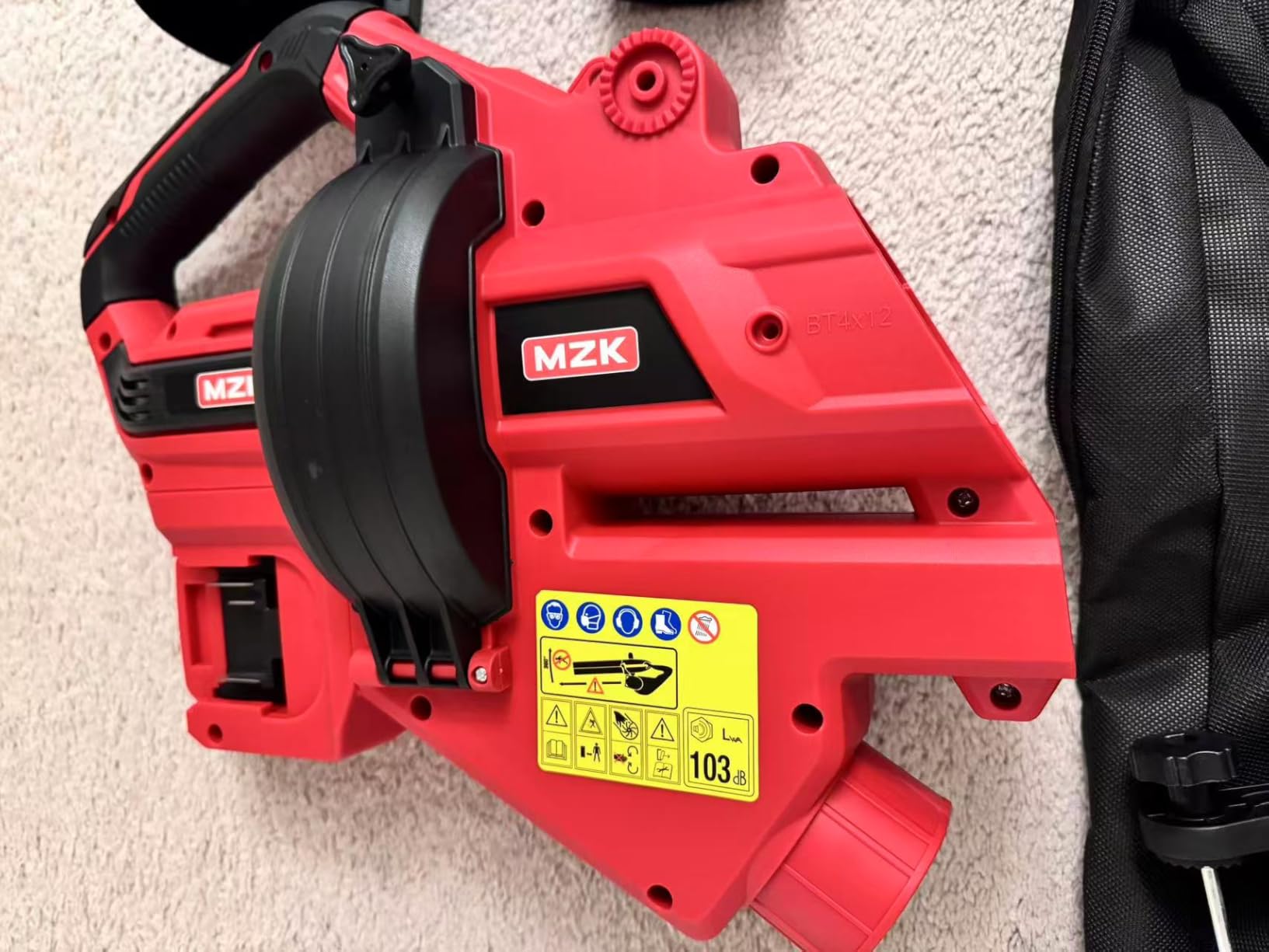 MZK 40V Leaf Vacuum Mulcher, 600 CFM Cordless Blower, Red customer photo 2