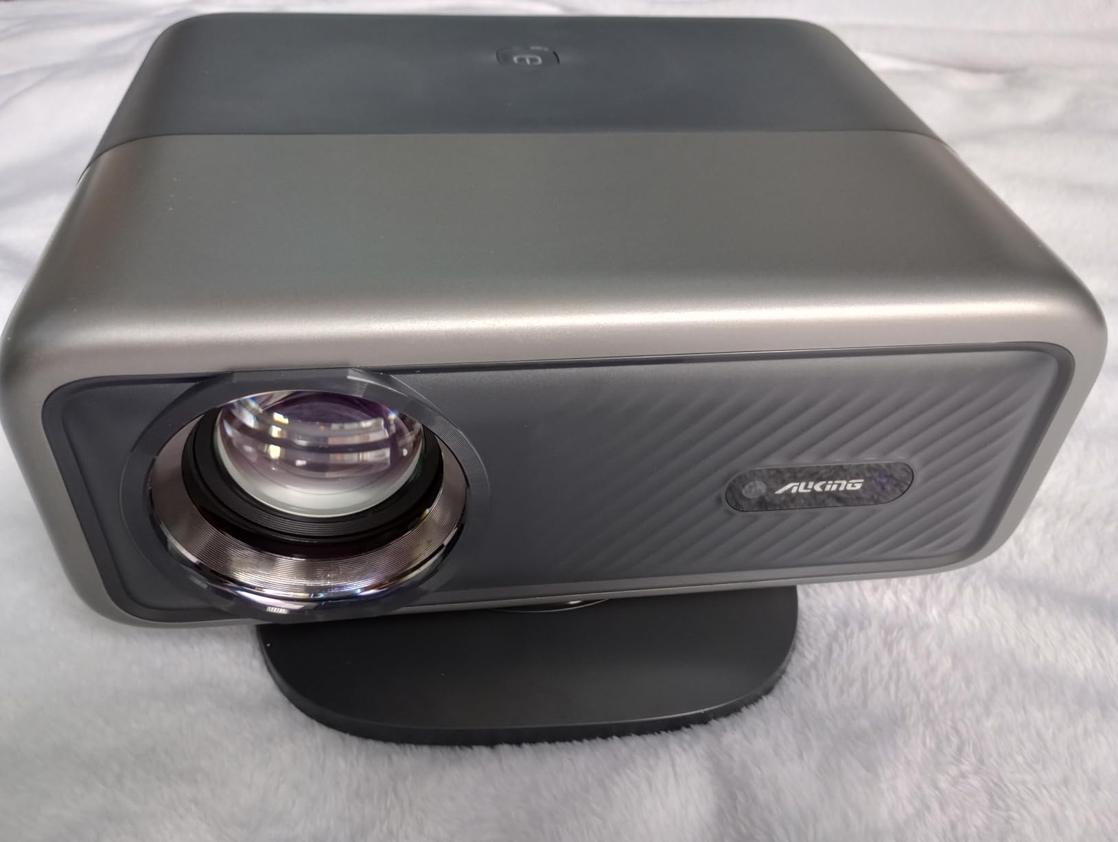 [4700 ANSI & 60W Dolby Audio] 4K Projector with WiFi and Bluetooth,TOF Real-Time Auto Focus Hi-Fi VCR Projector, AuKing Outdoor Movie Home Proyector with Omni-Adjustable Stand(silver grey) customer photo 1