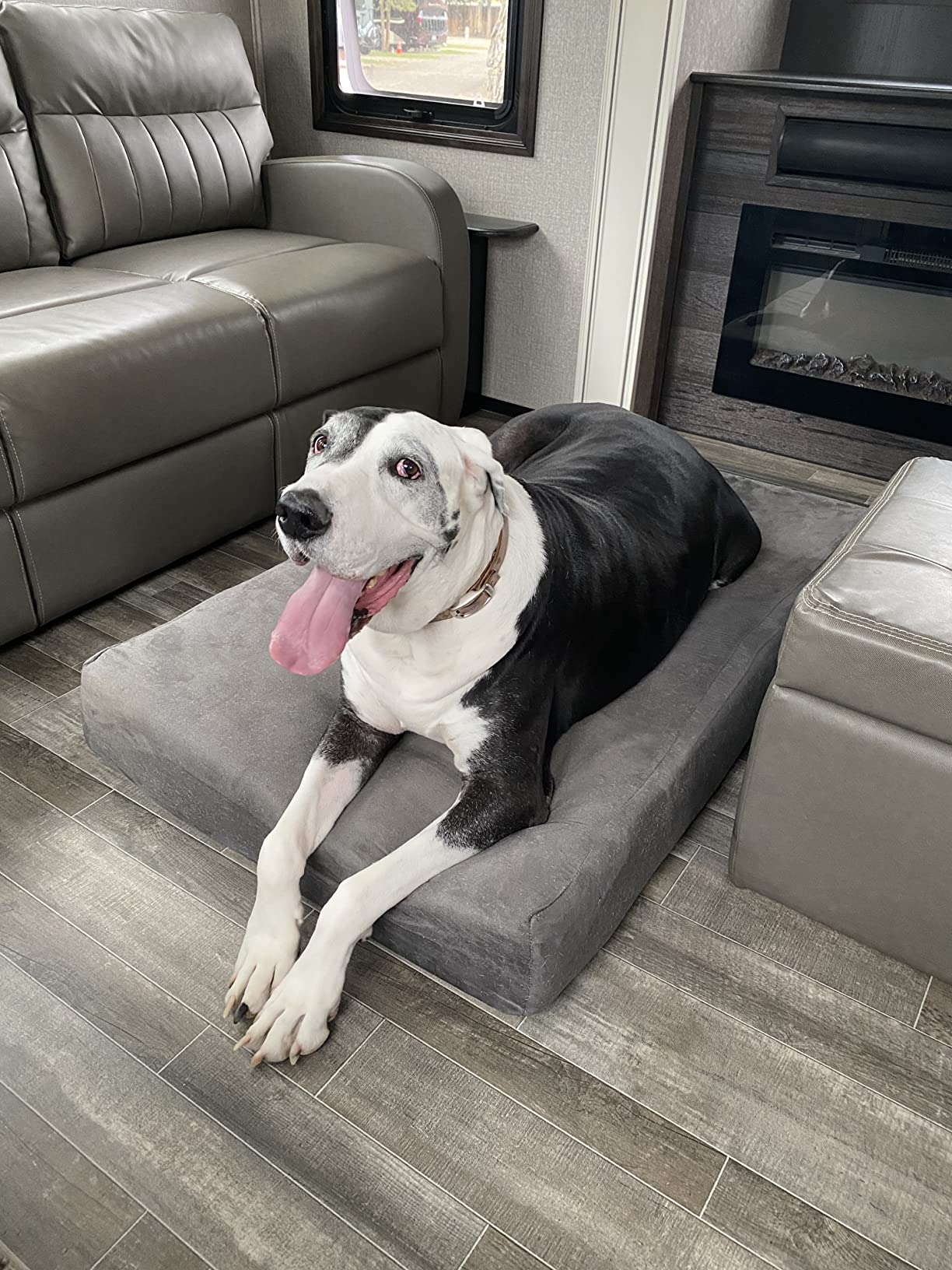 Camco Wrap Around Step Rug- Protects Your RV from Unwanted Tracked in Dirt, Works on Electrical & Manual RV Steps - Extra Large - 23 inch - Gray - (42935) customer photo 1