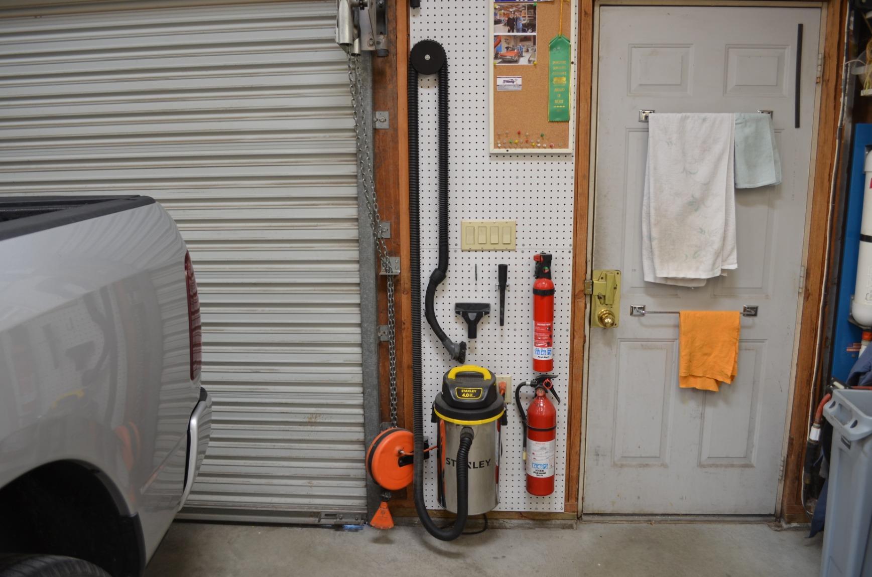 STANLEY Wet/Dry Vacuum SL18133，4.5 Gallon 4 Horsepower Wall-Mounted Hanging Vacuum with 26 Cleaning Range Stainless Steel Tank, Home/Garage/Upholster/Laundry Rooms Vacuum customer photo 2